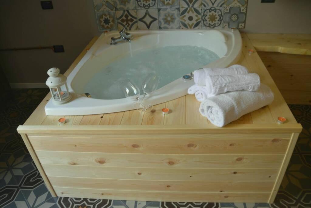 Queen Suite with Spa Bath - Photo 10