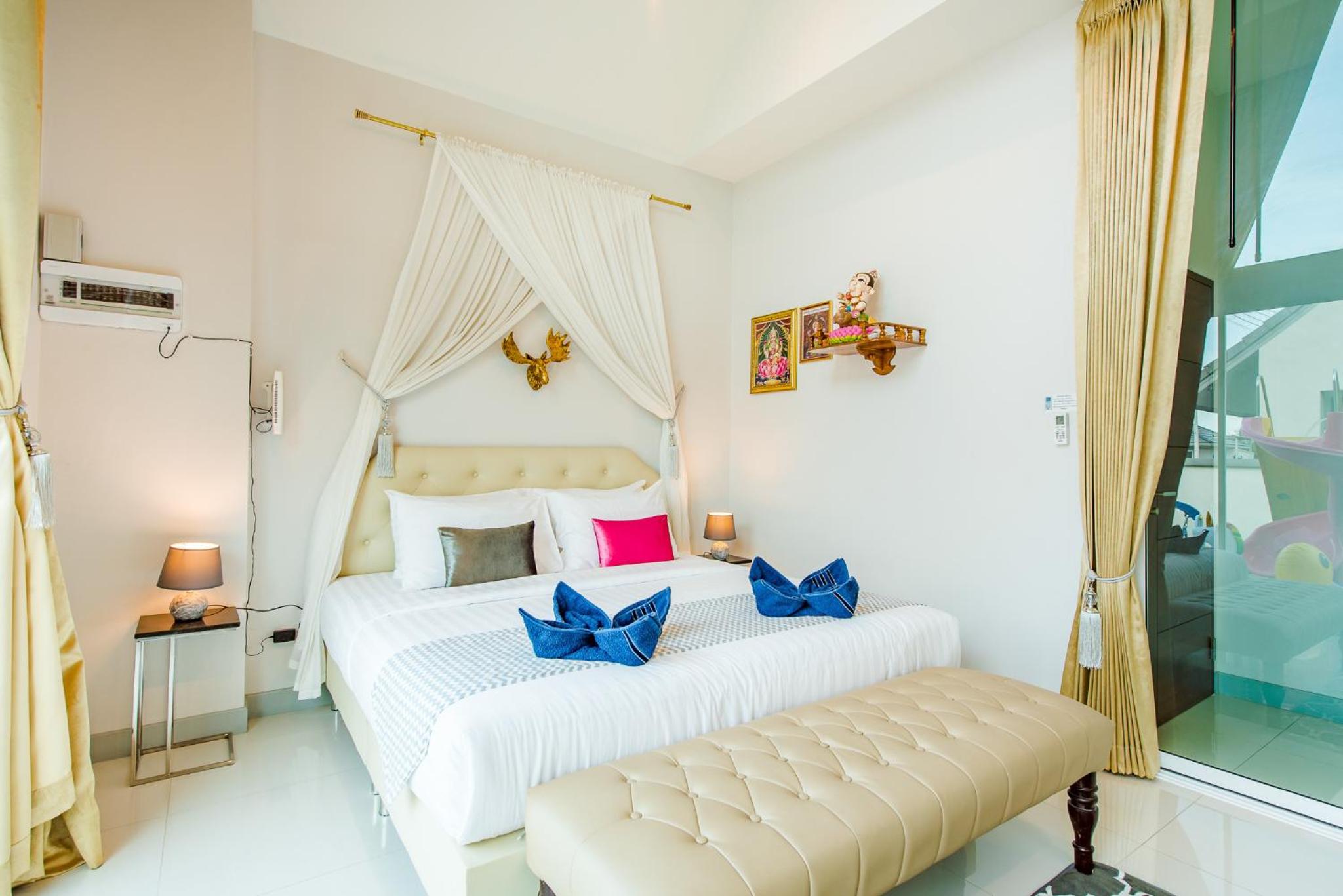 Villa with Private Pool - Photo 32