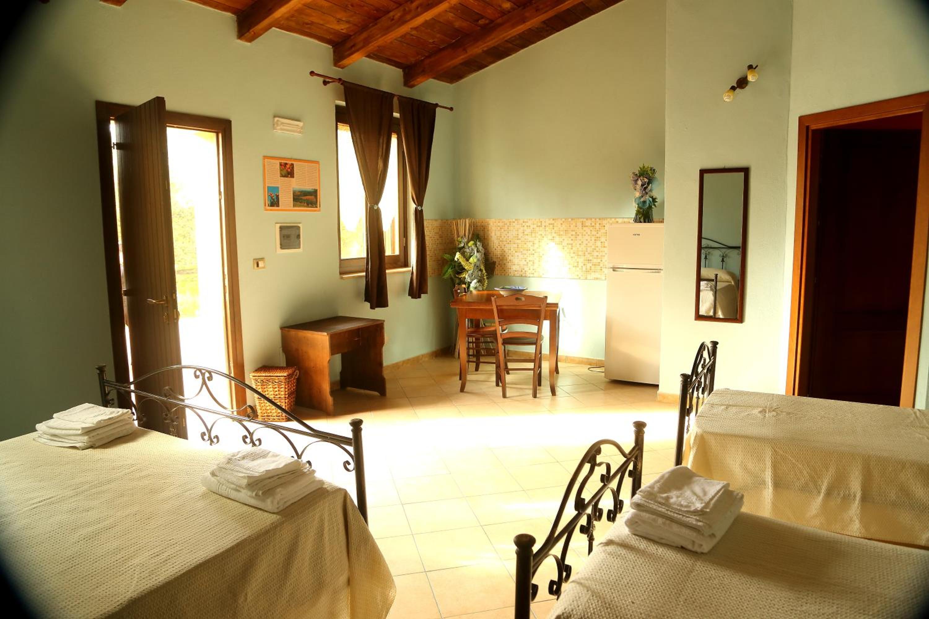Quadruple Room with Private Bathroom photo 1