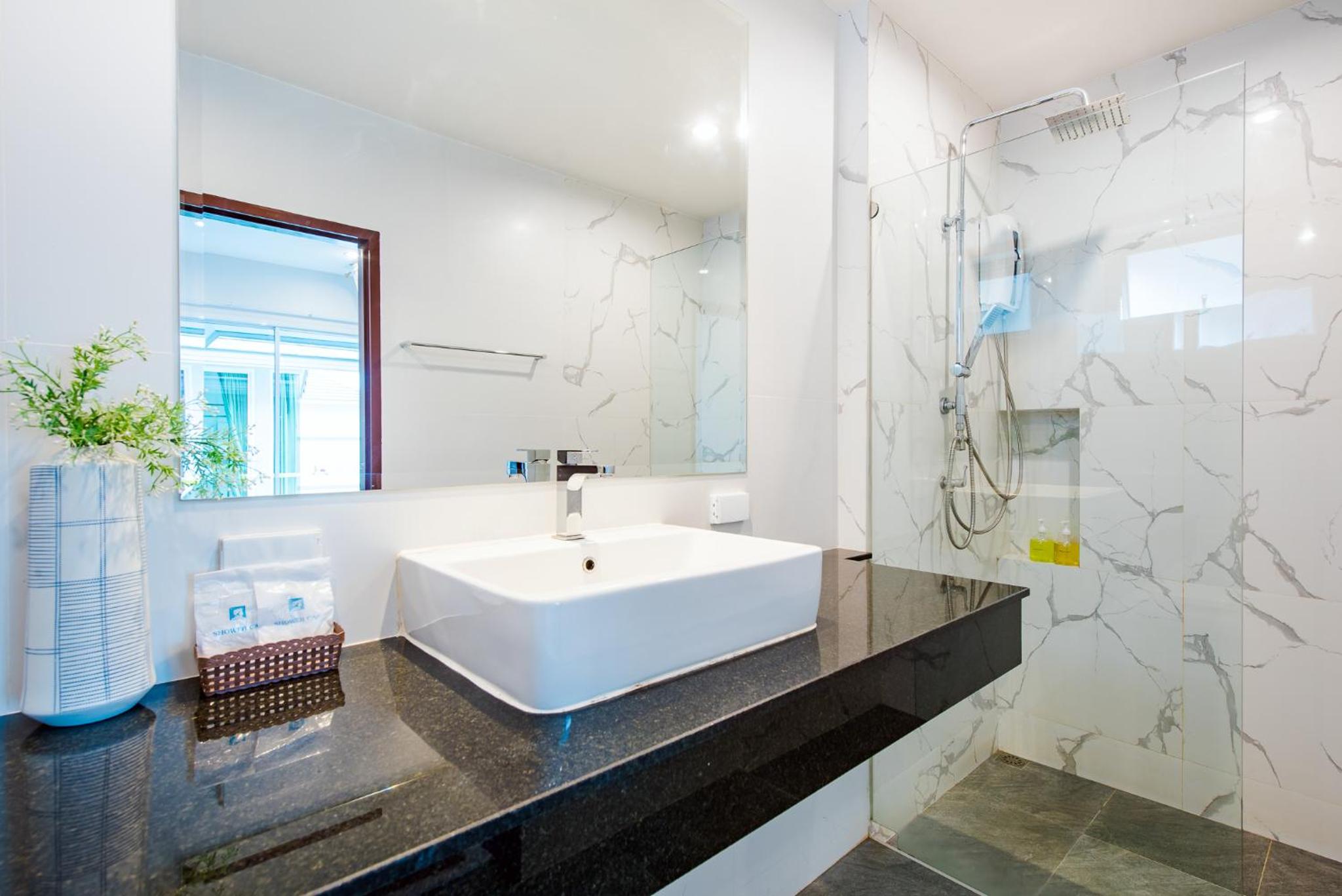 Villa with Private Pool - Photo 26