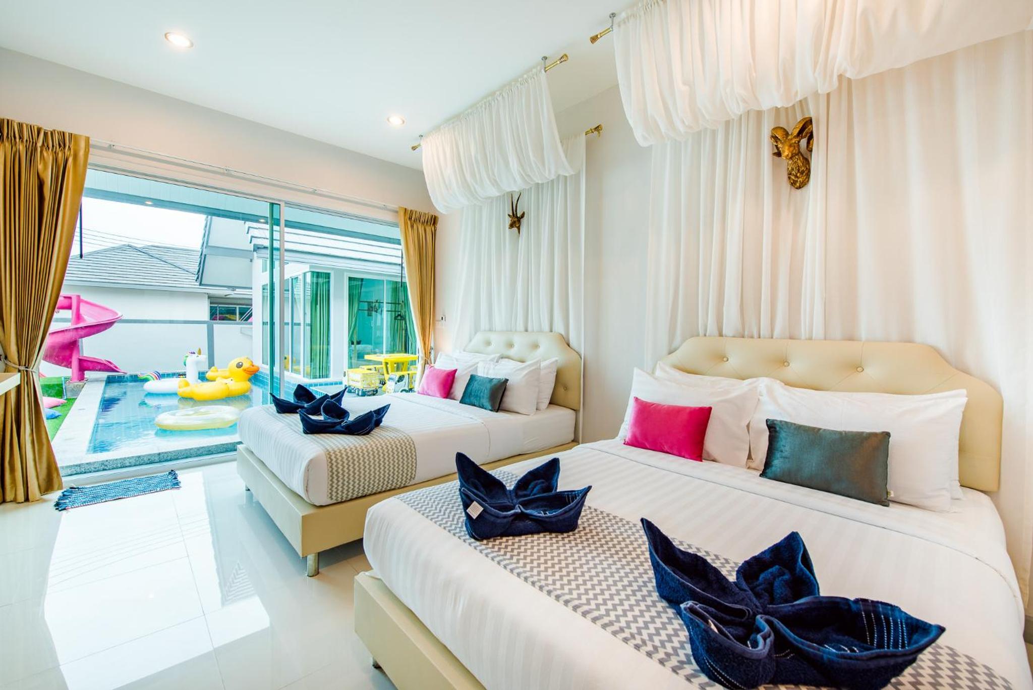 Villa with Private Pool - Photo 23