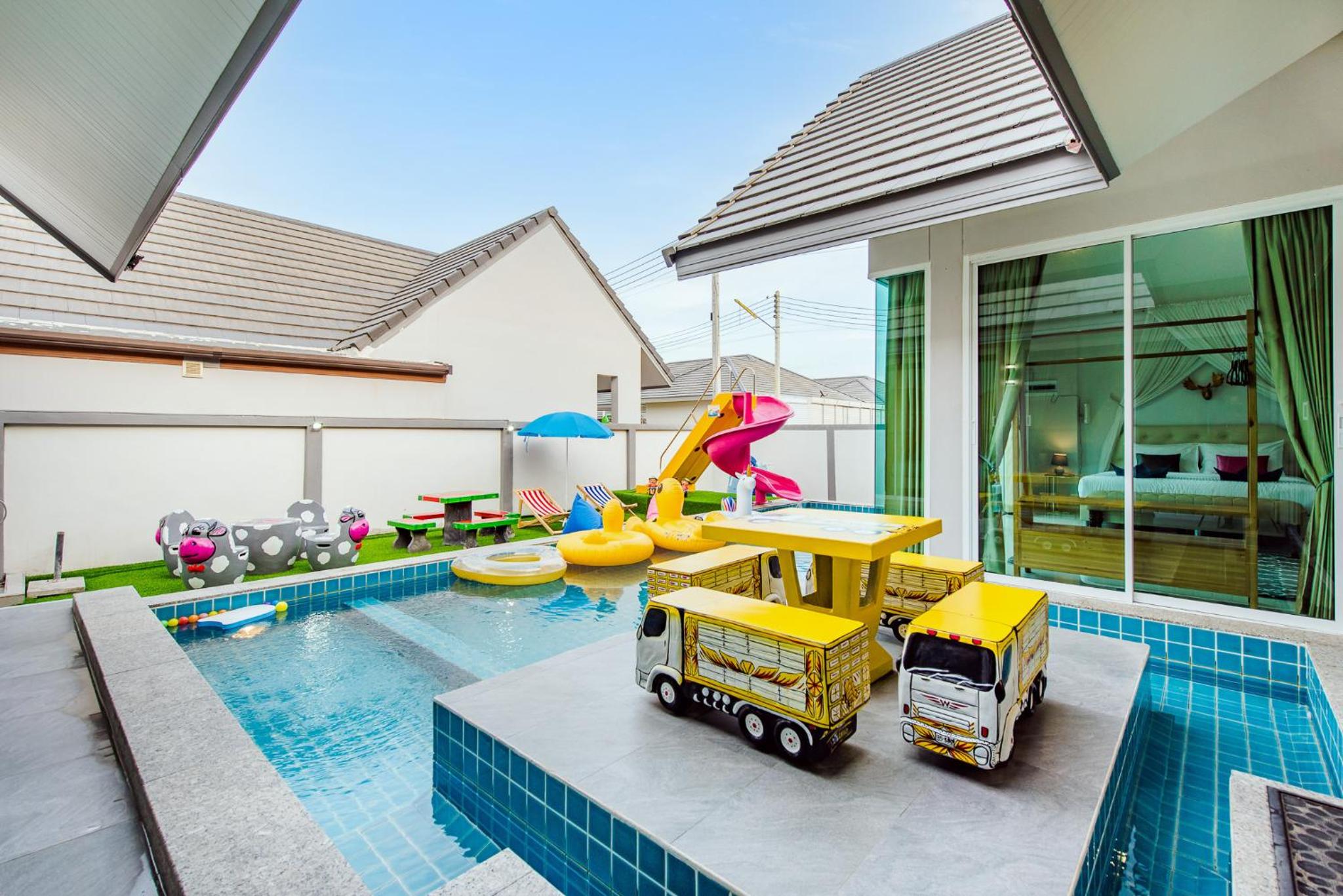 Villa with Private Pool - Photo 21