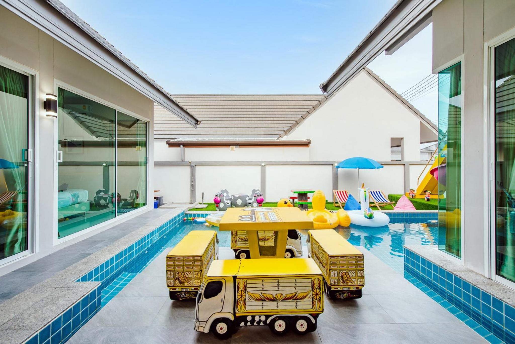 Villa with Private Pool - Photo 20