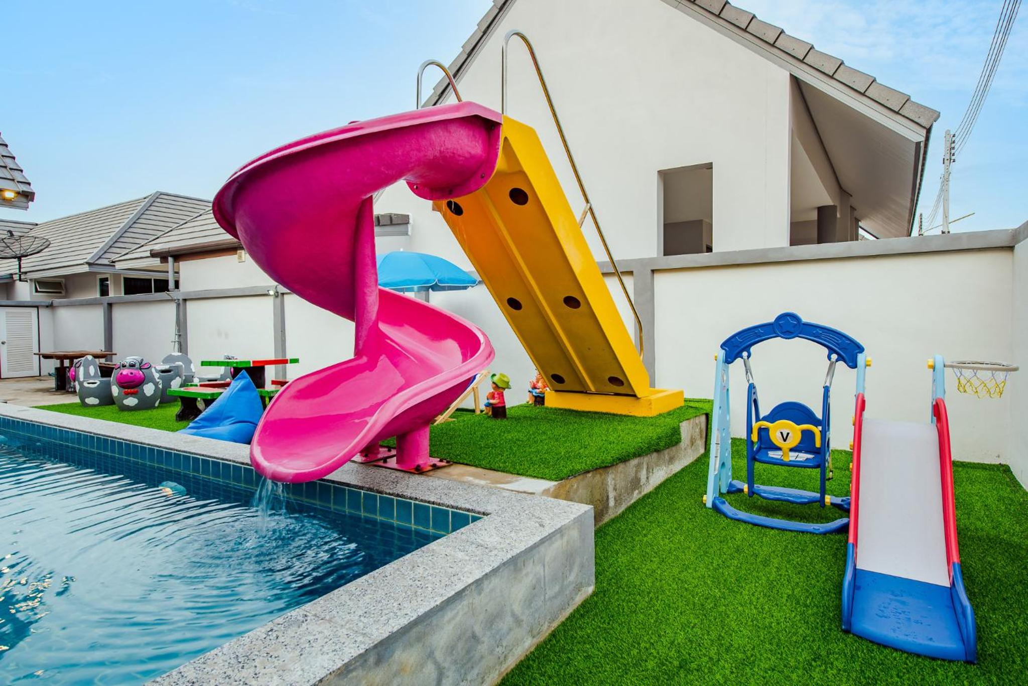 Villa with Private Pool - Photo 17