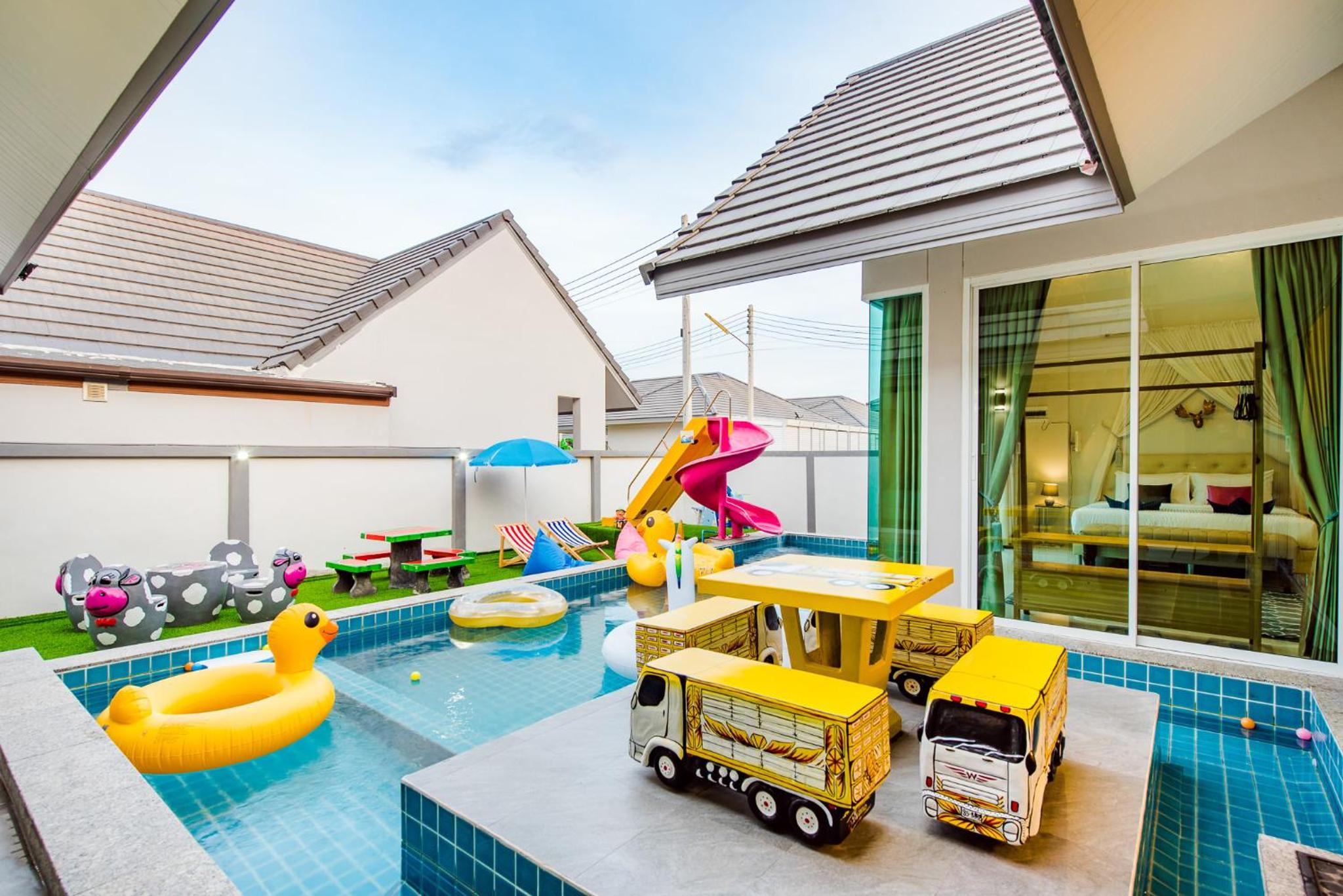 Villa with Private Pool - Photo 16