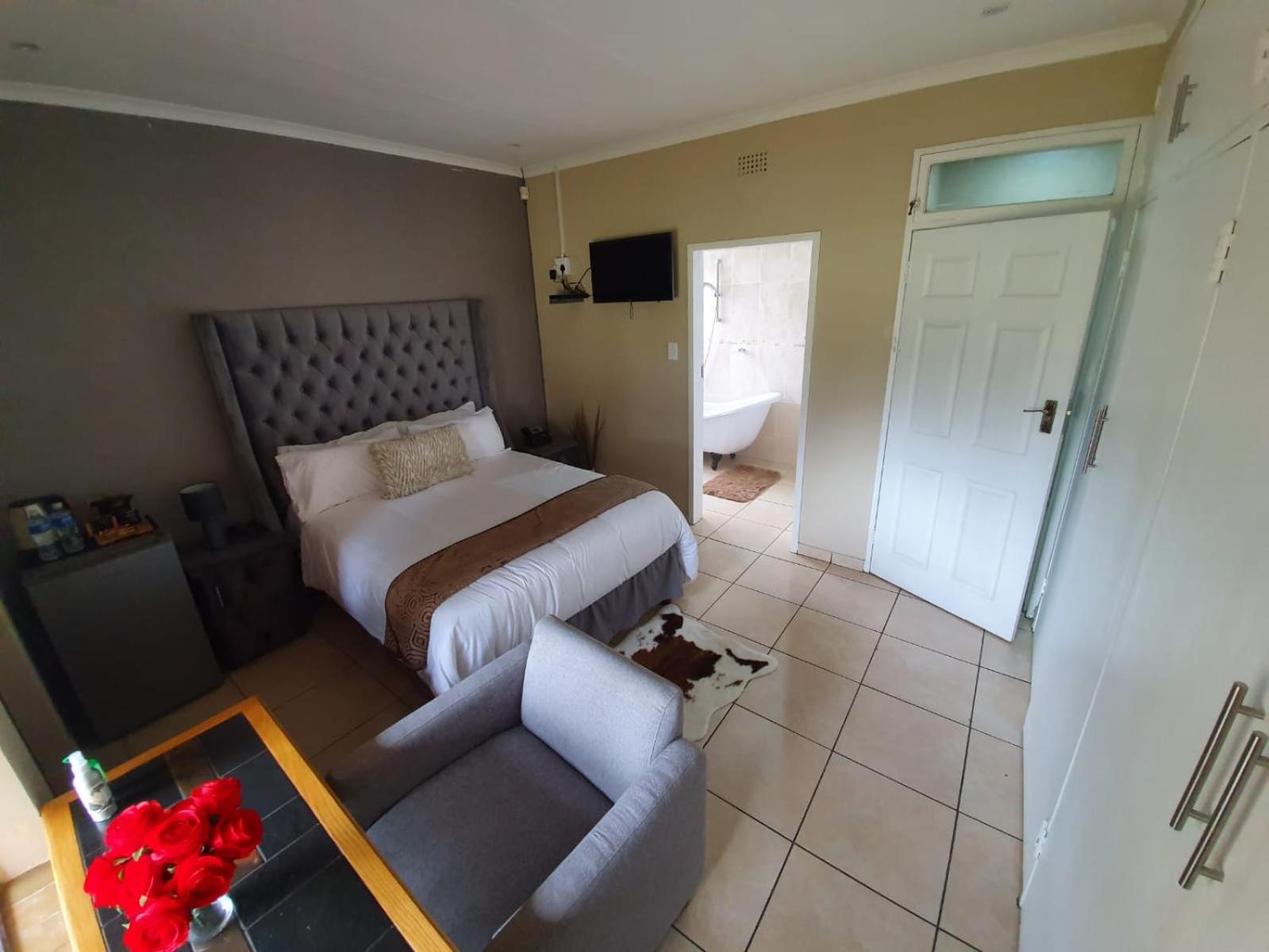 Budget Double Room photo 3