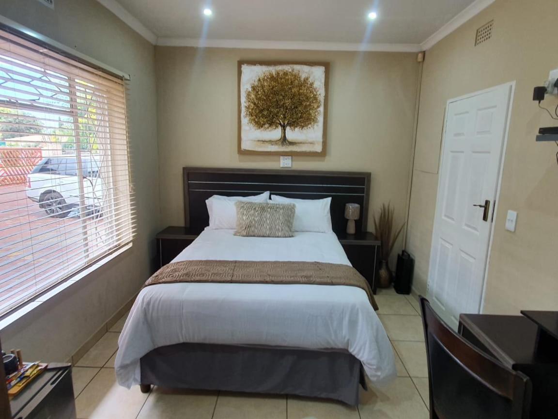 Standard Double Room photo 3