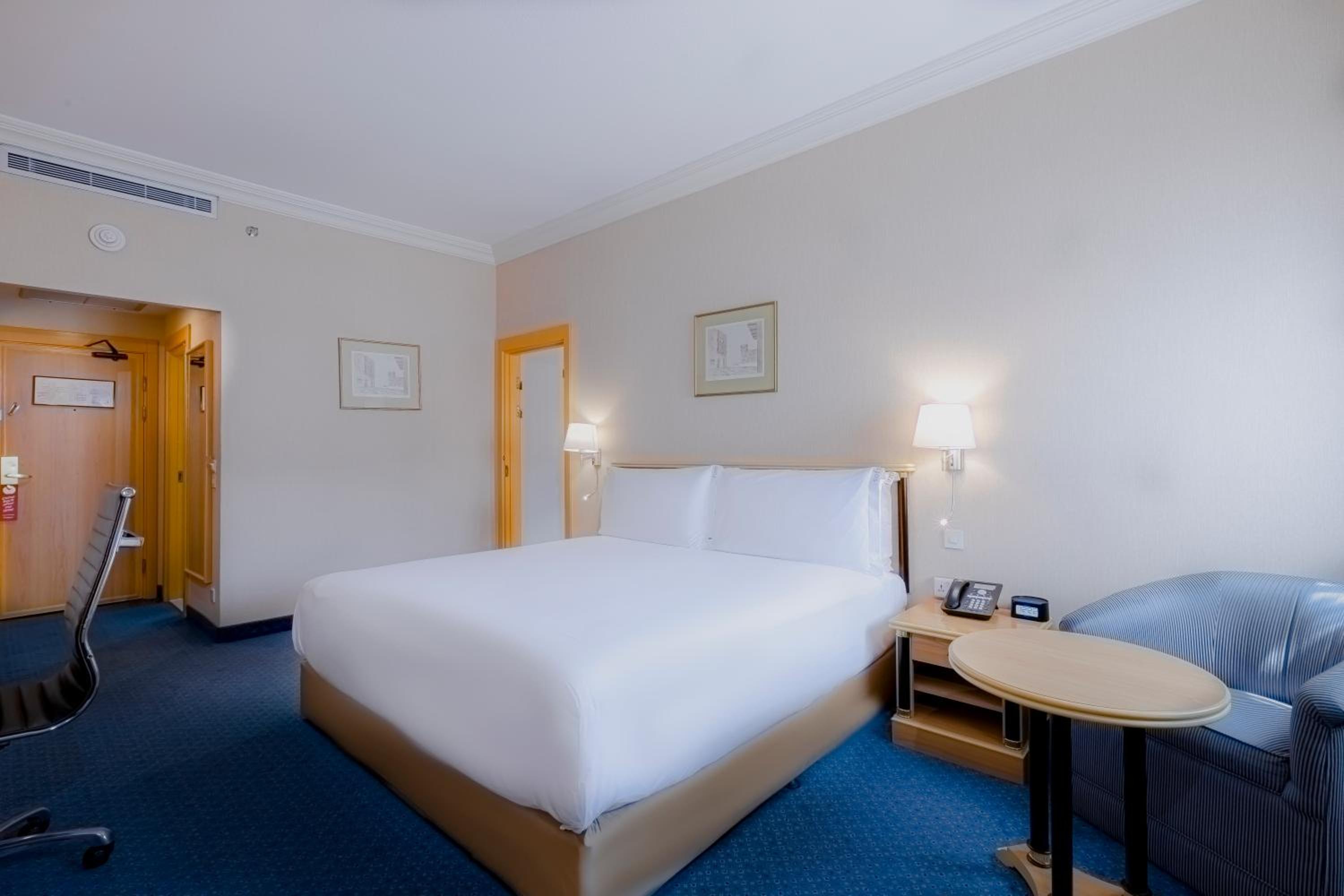 Standard King Room with Pool View - Photo 1