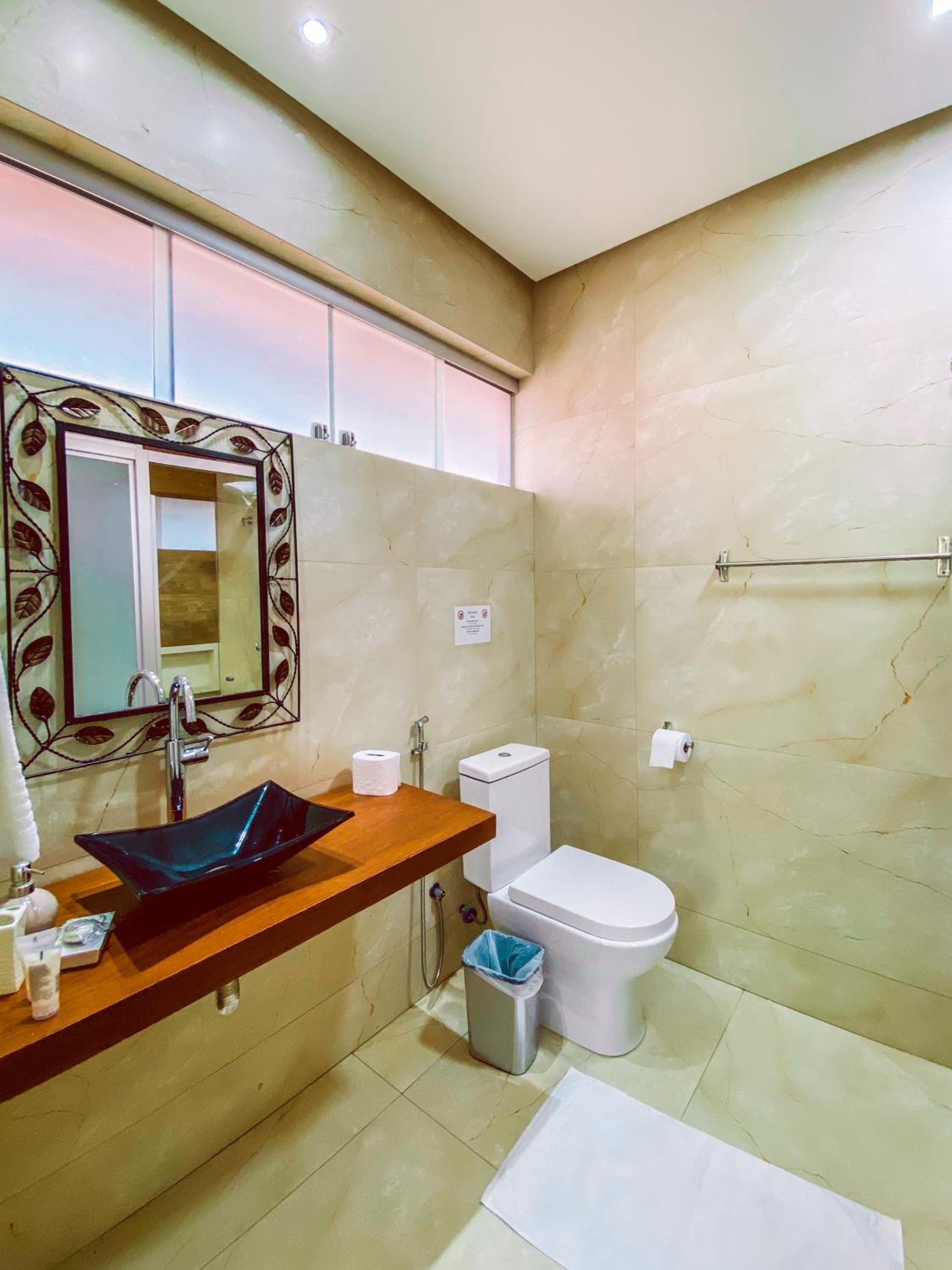 King Room with Spa Bath - Photo 17