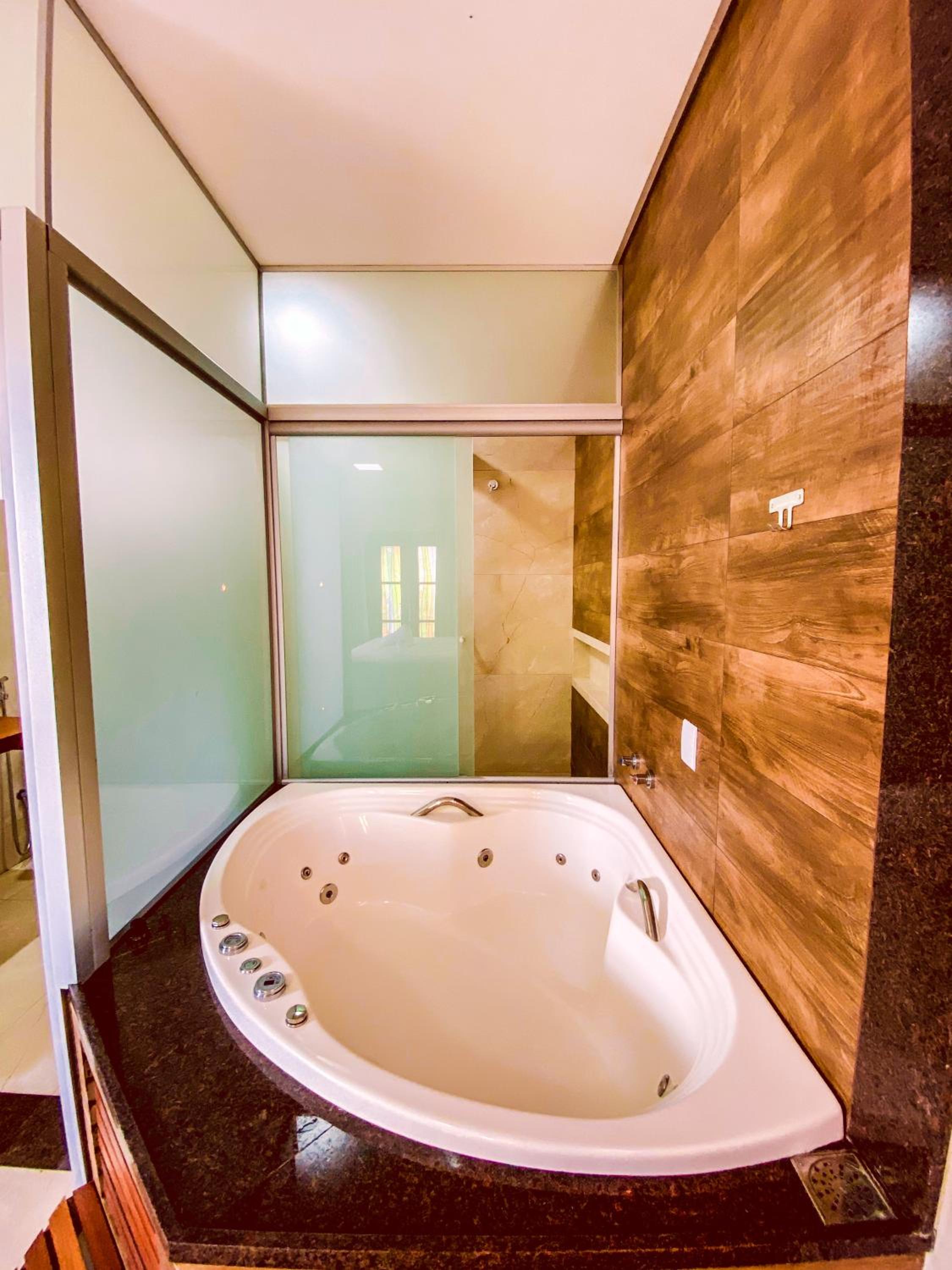 King Room with Spa Bath - Photo 32