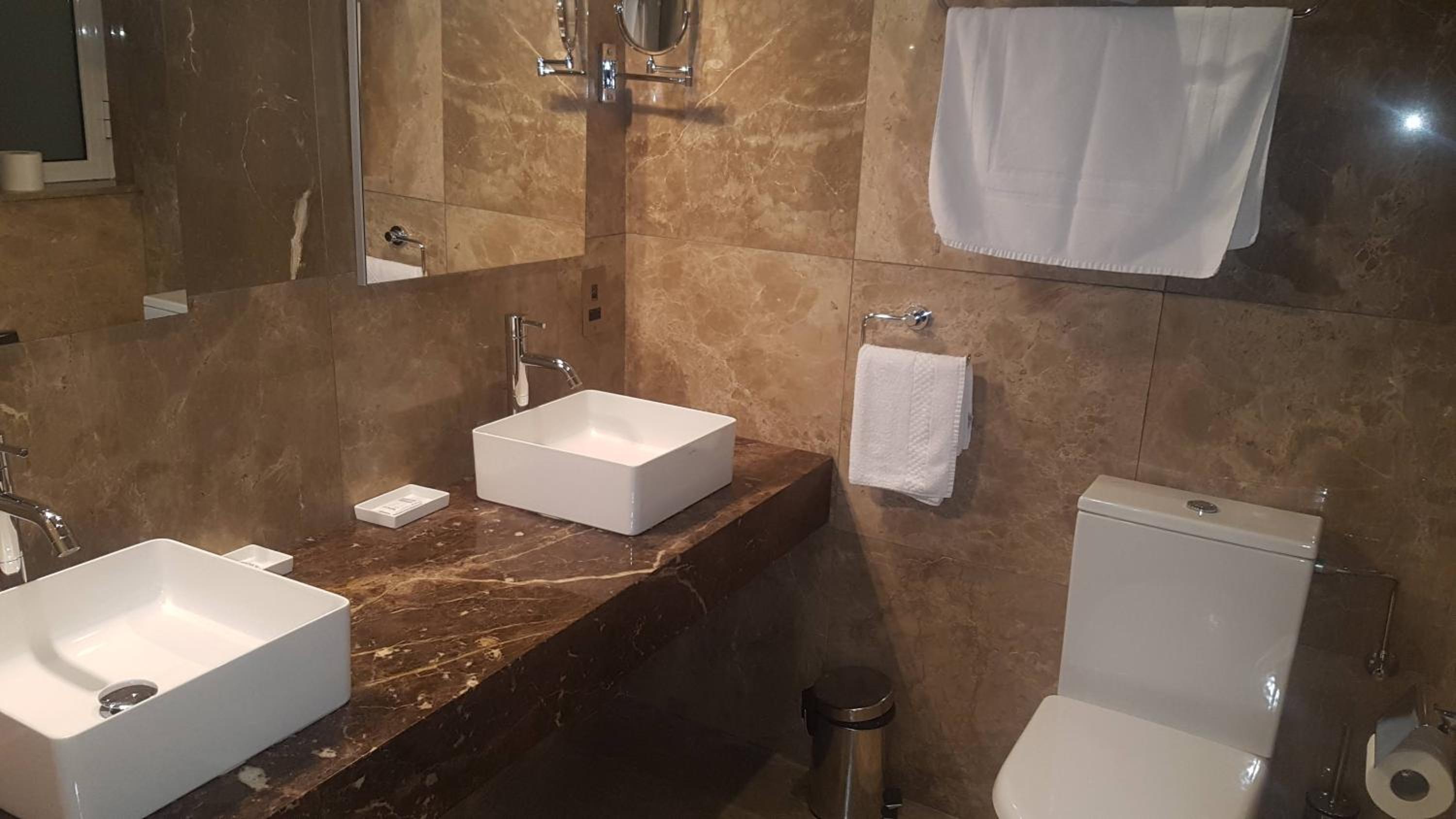  Suite photo 1