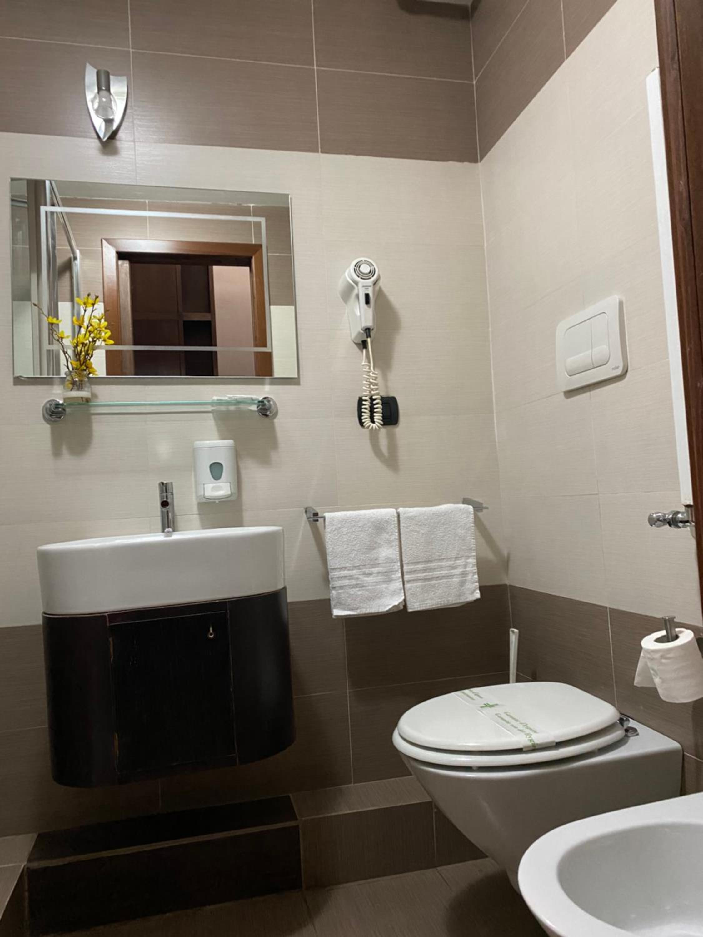 Double Room with Private Bathroom photo 3