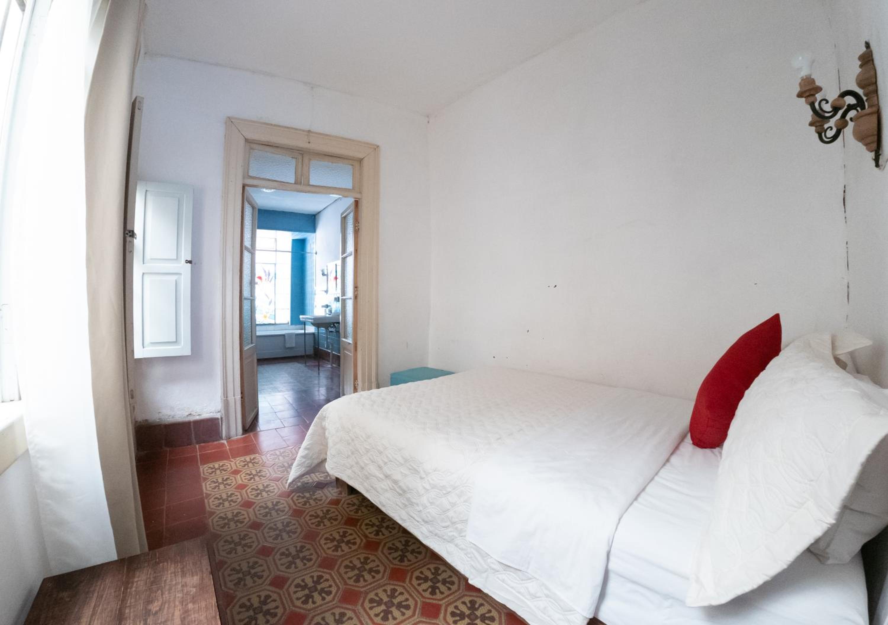 Triple Room with Balcony - Photo 17