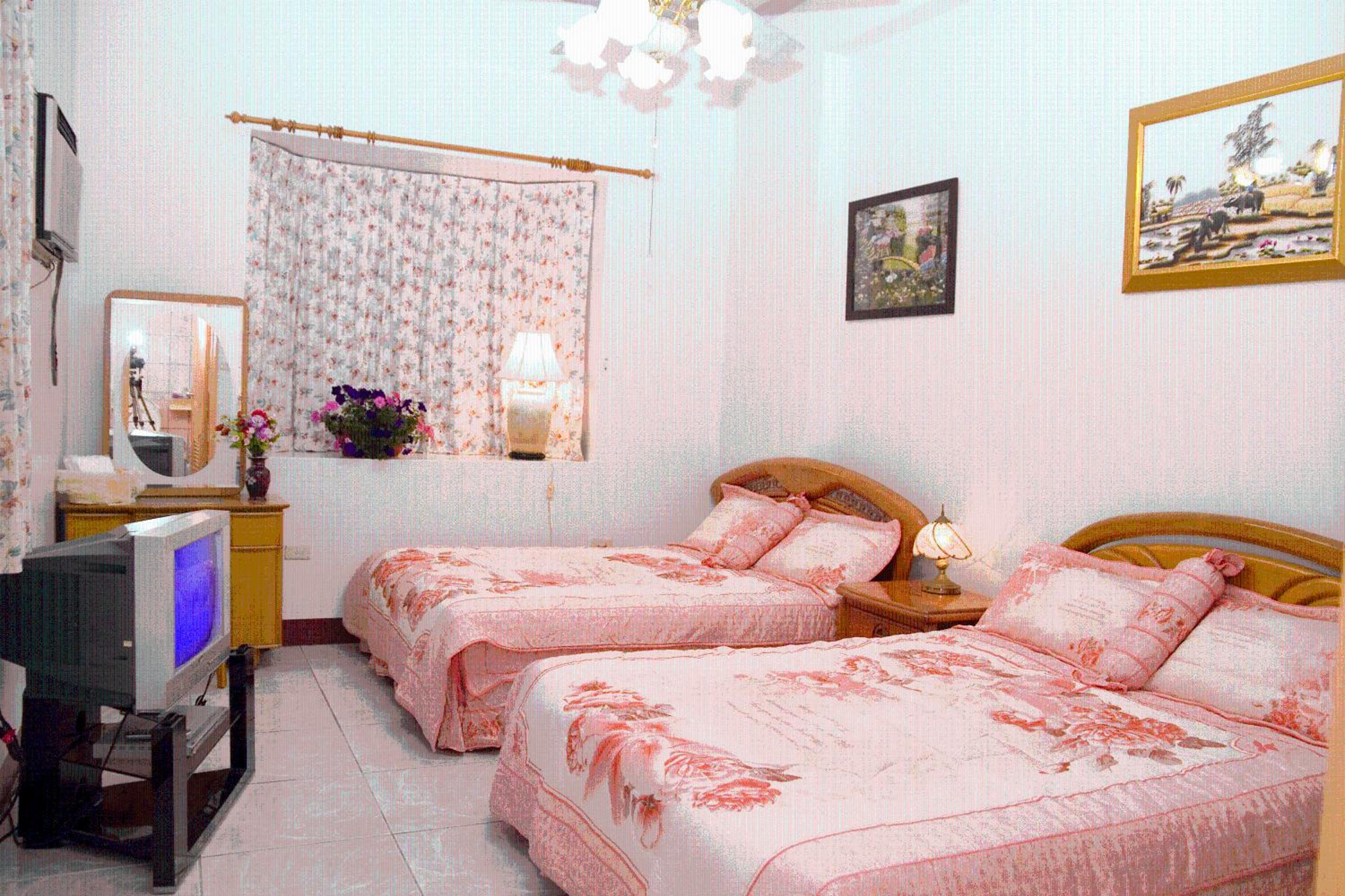 Quadruple Room with Private Bathroom photo 2