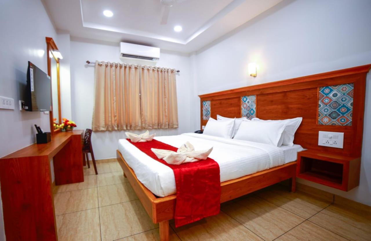 Deluxe Double Room (2 Adults + 1 Child)