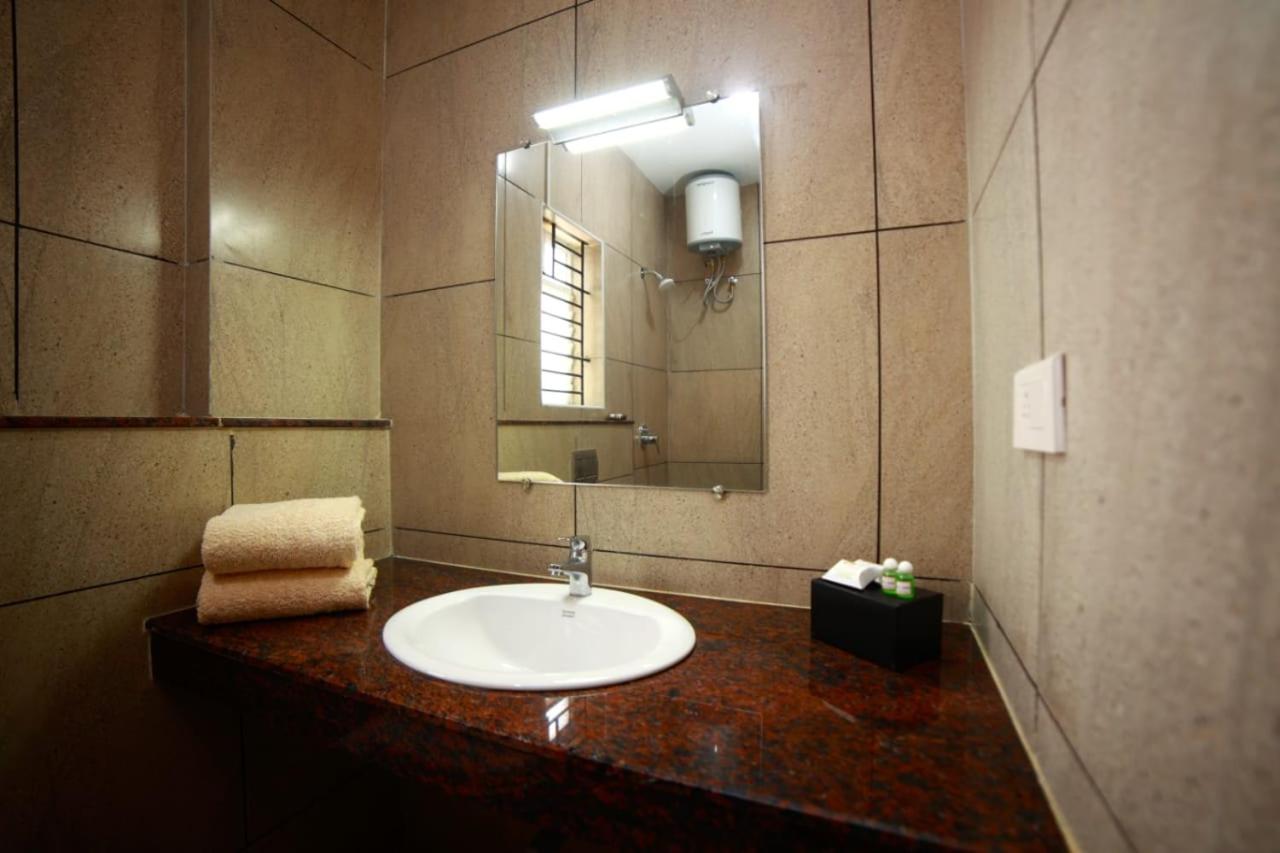 Deluxe Double Room (2 Adults + 1 Child) - Photo 5