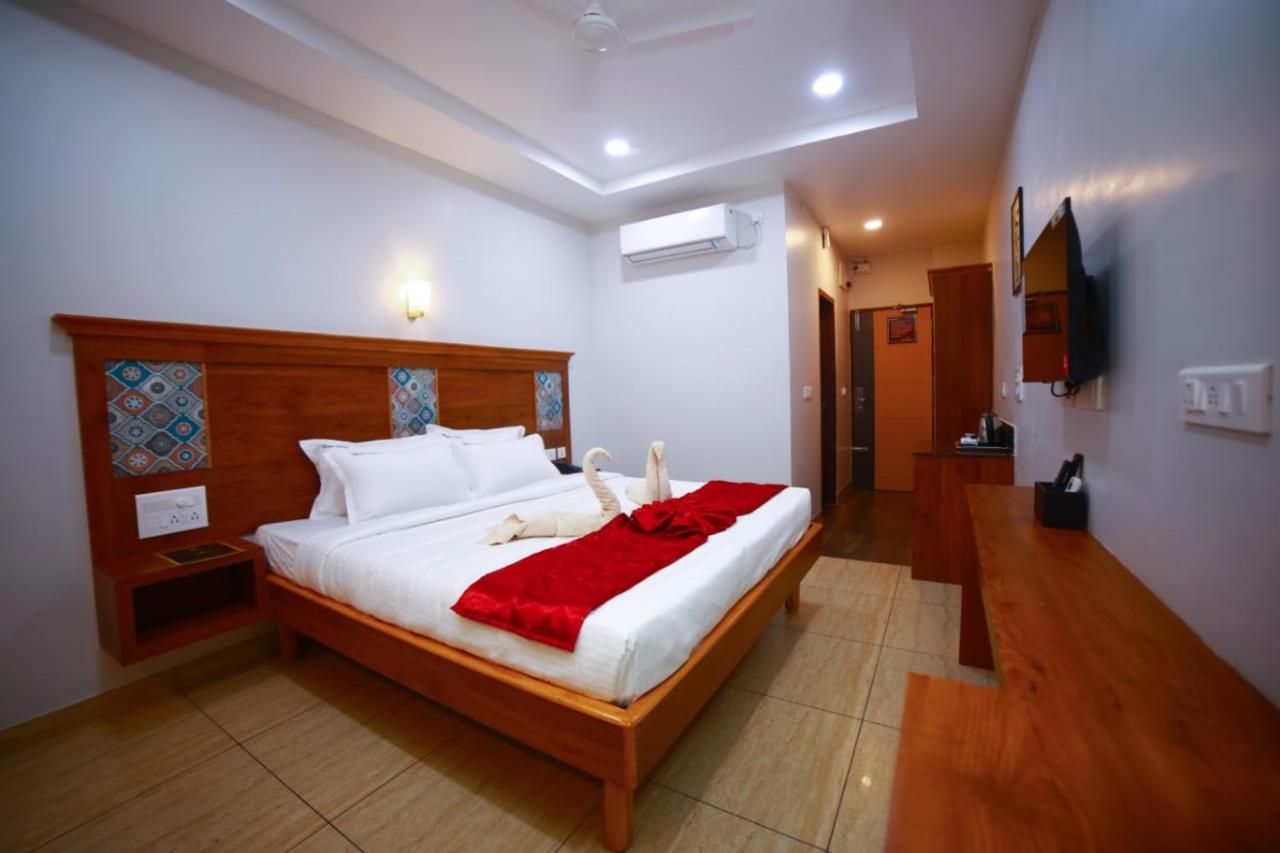 Deluxe Double Room (2 Adults + 1 Child) photo 3
