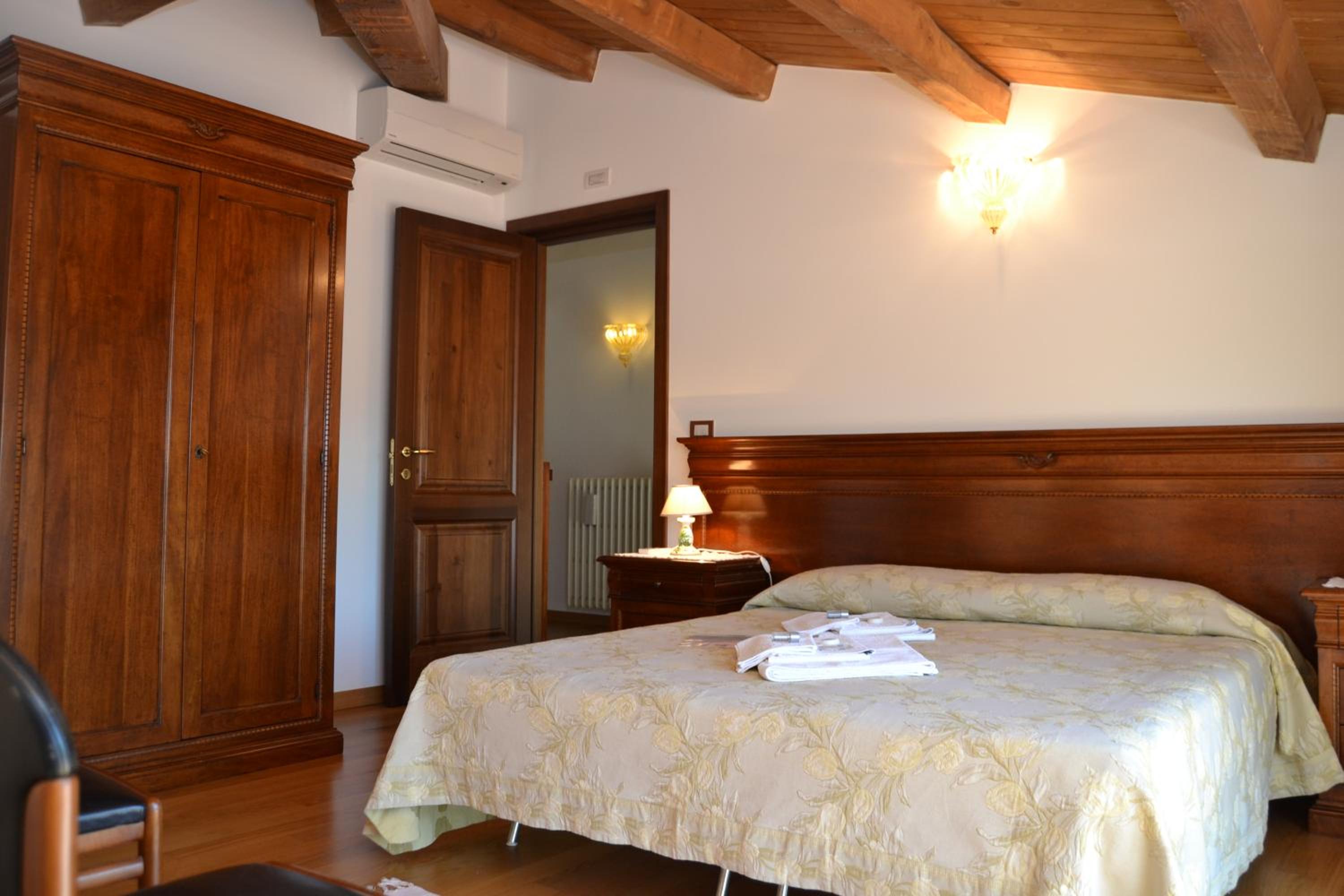 Suite with Balcony photo 3