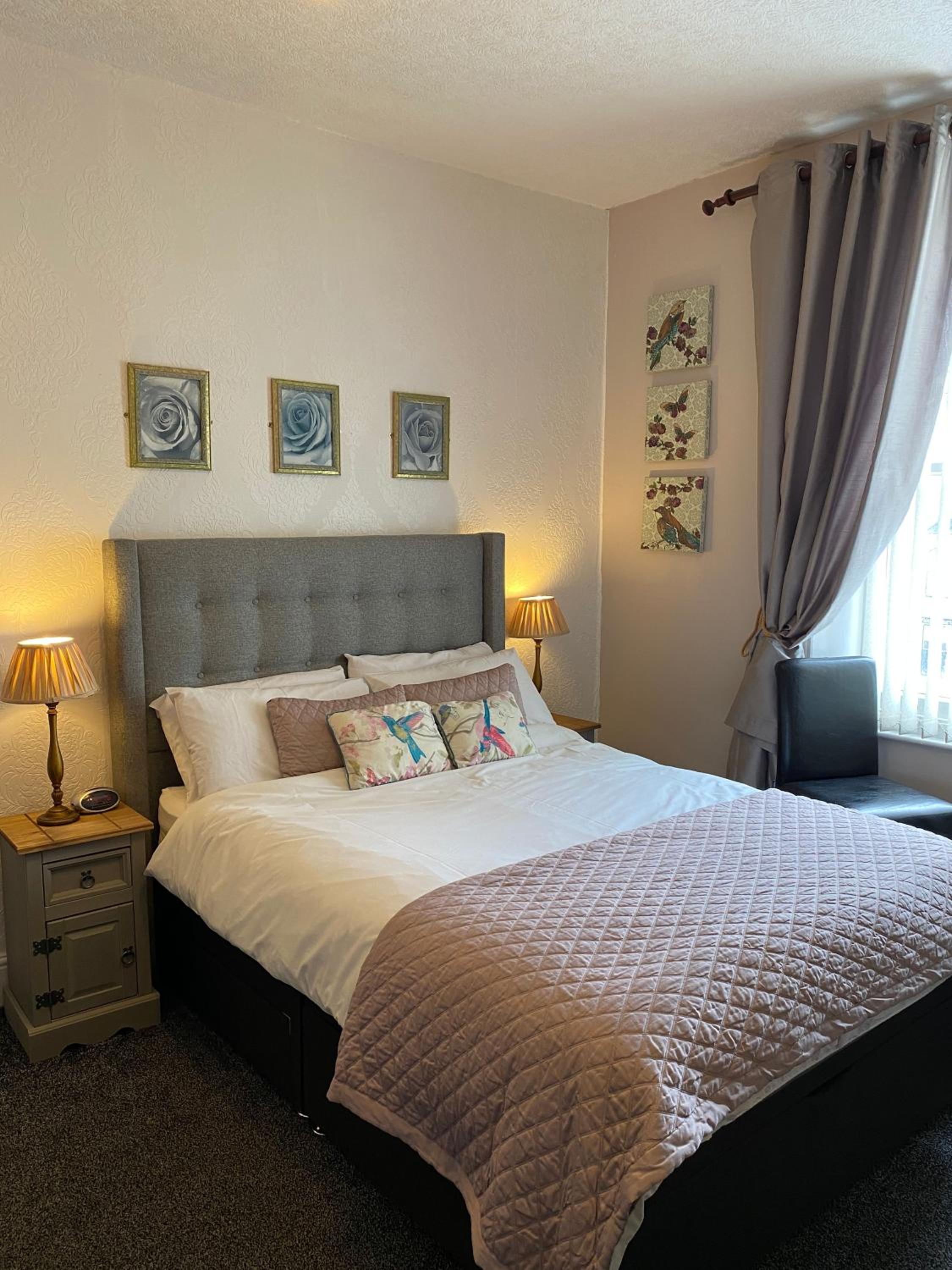 Family Room (2 Adults + 2 Children)
