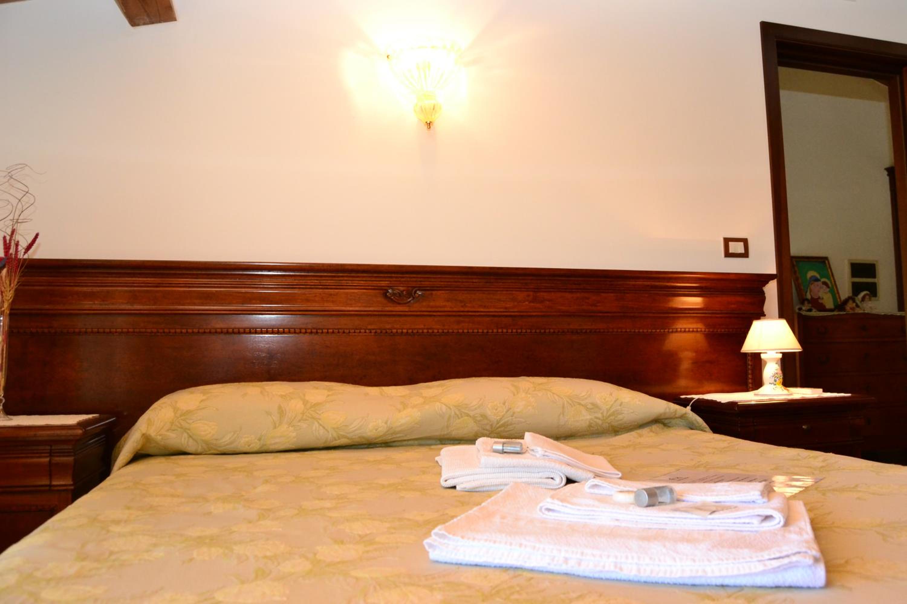 Deluxe Double Room photo 2