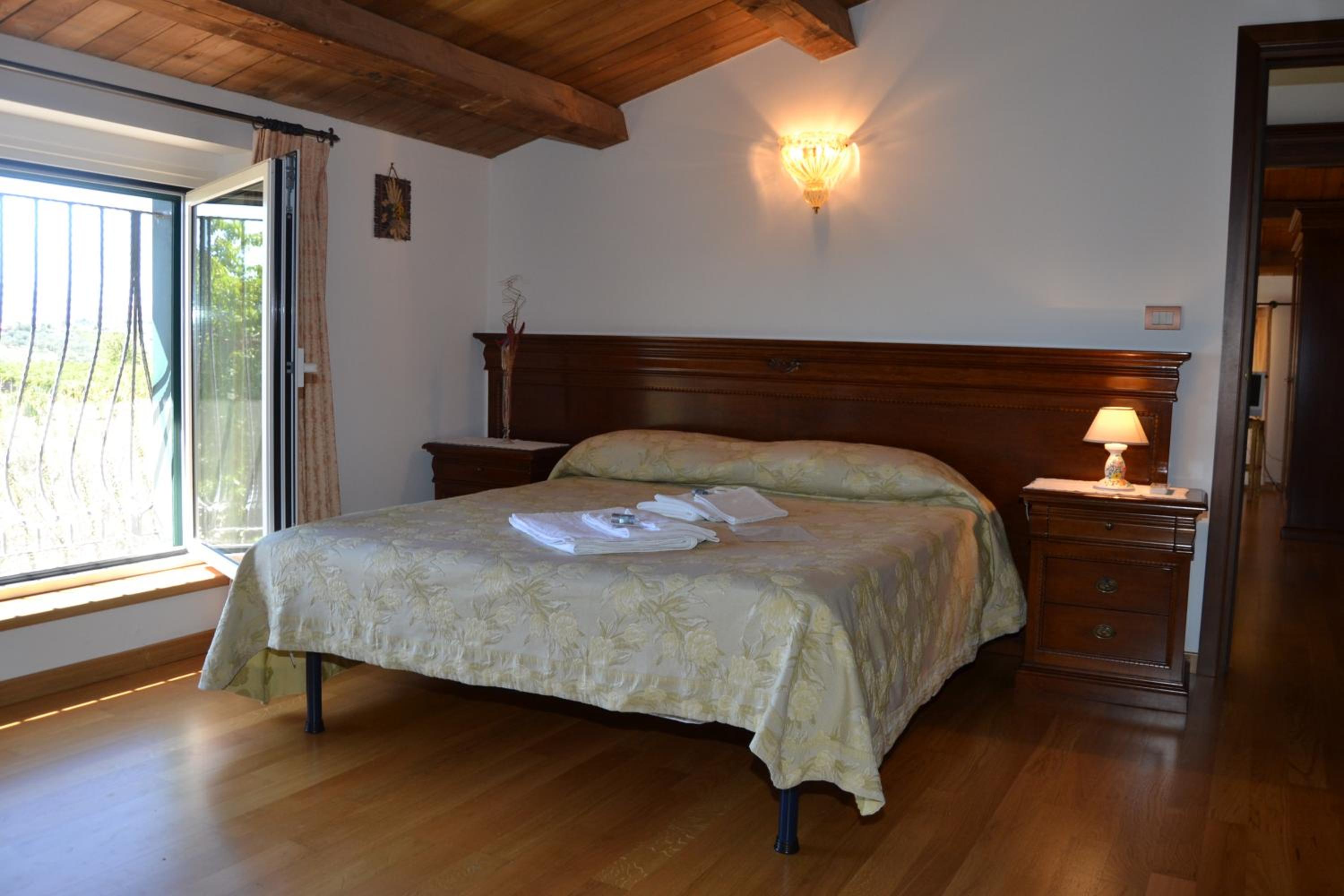 Deluxe Double Room photo 3