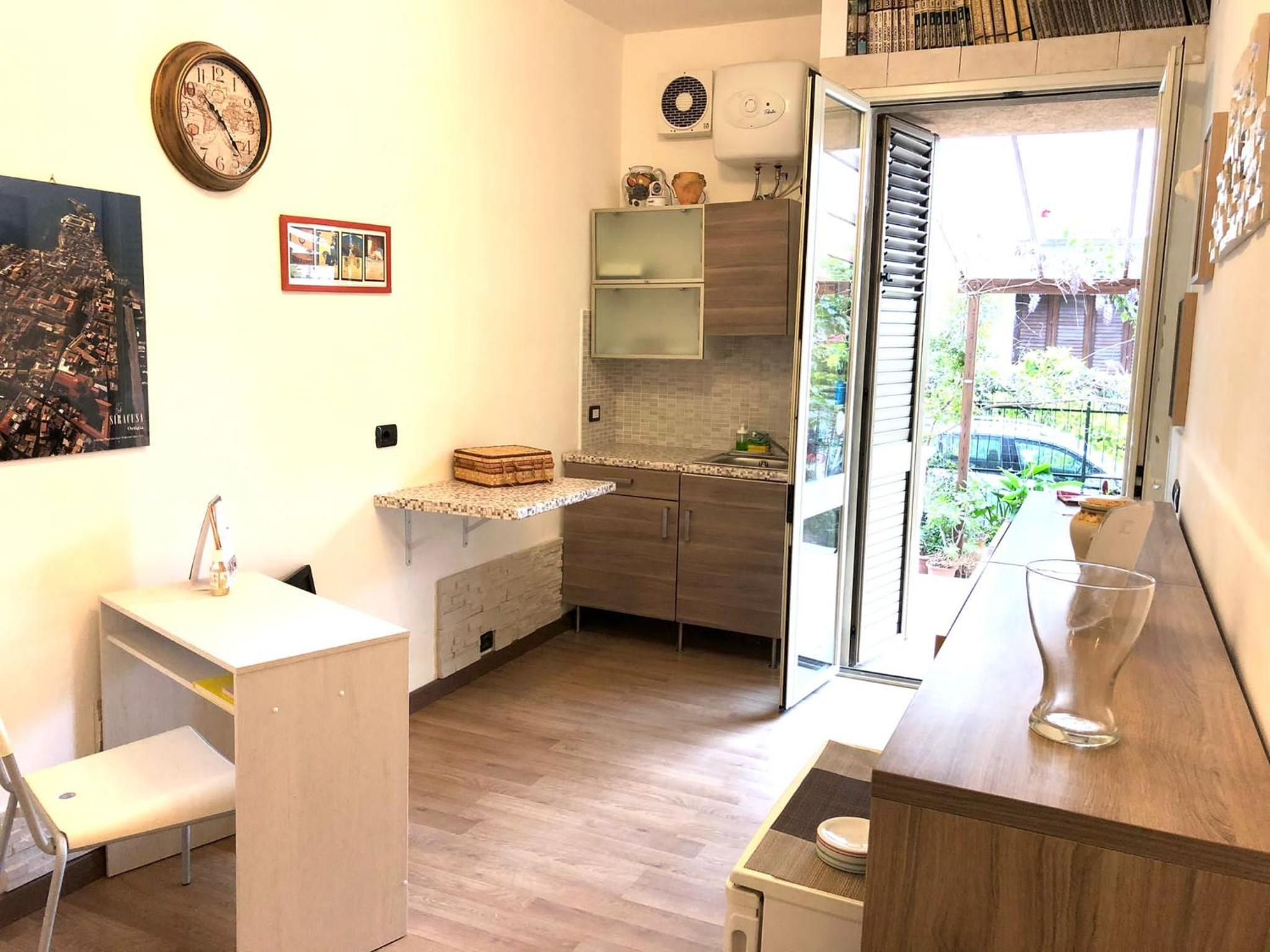 Double Room with Private Bathroom - Photo 7