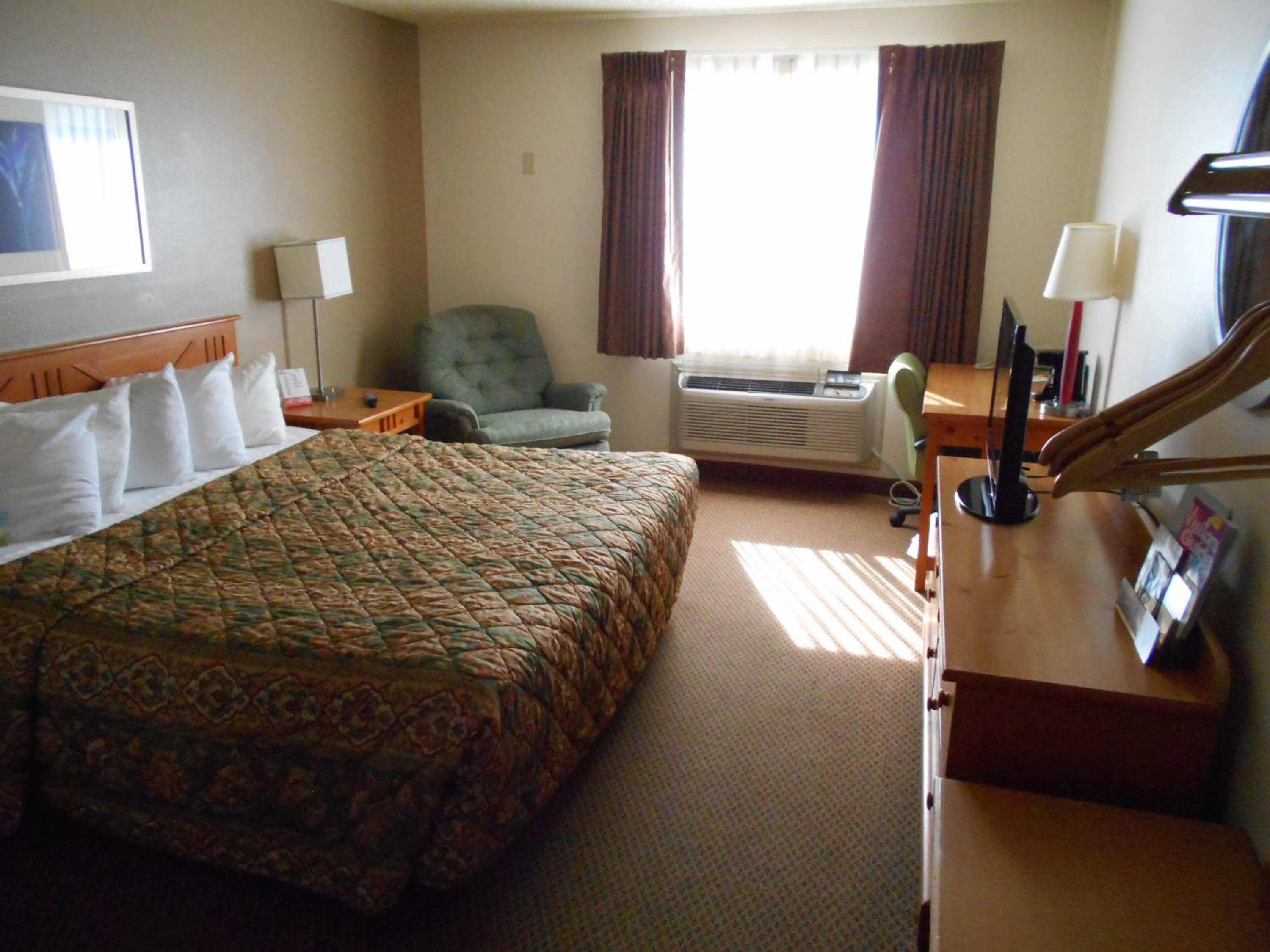 King Room - Non-Smoking - Photo 2