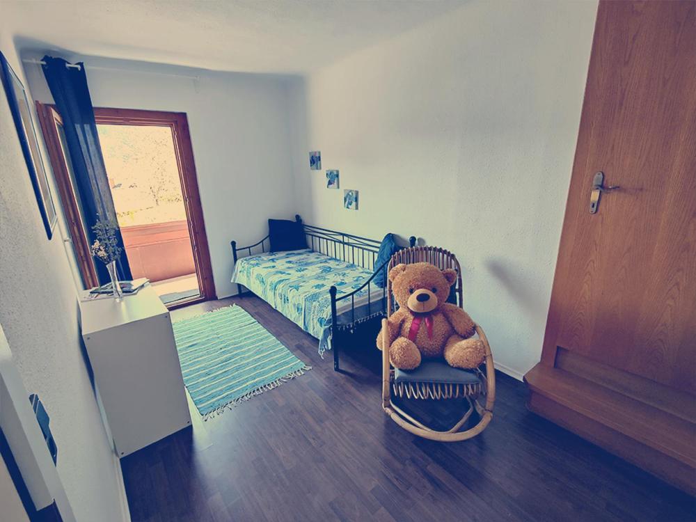 Apartment with Lake View - Photo 4
