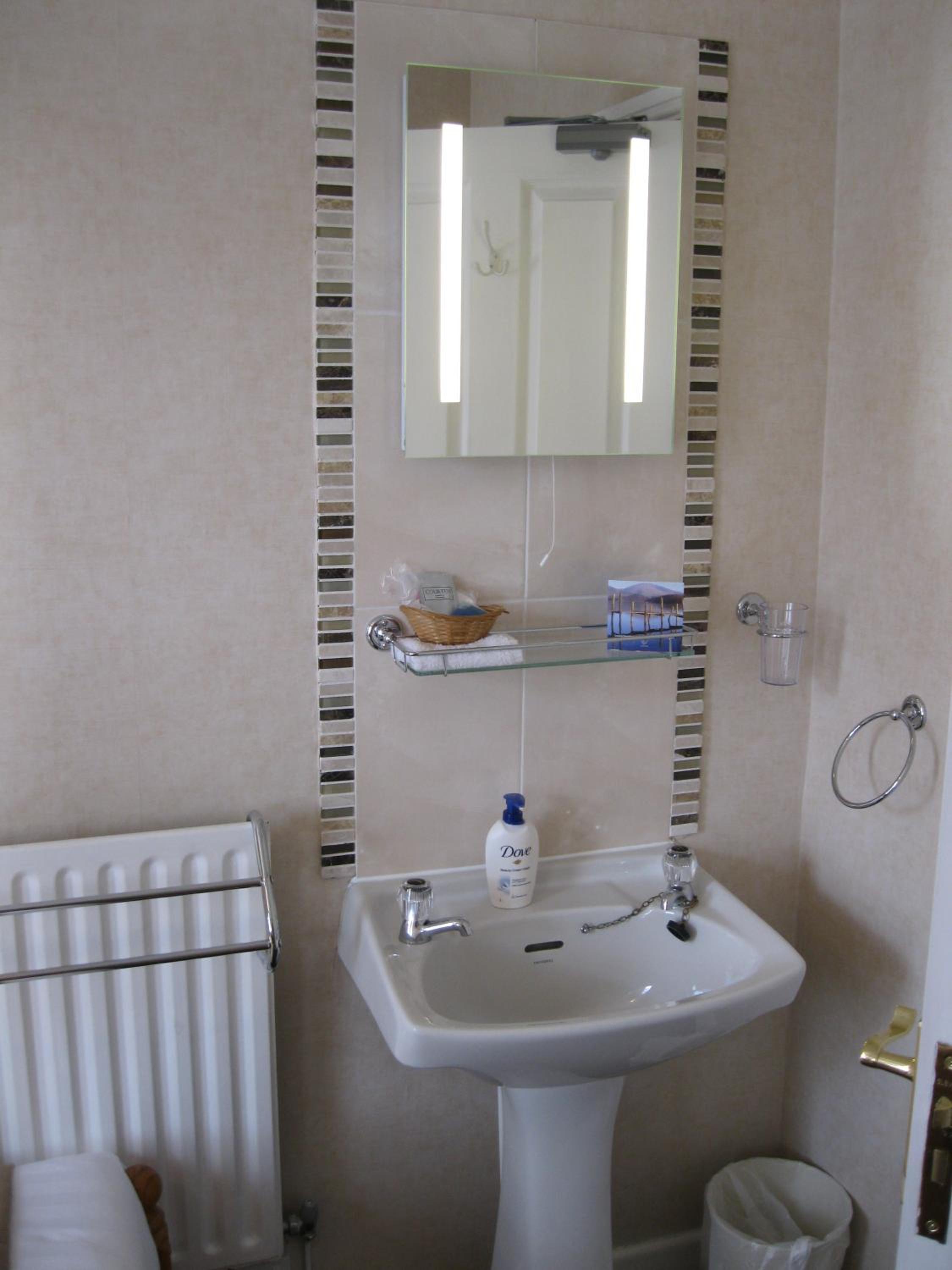 Single Room with Shared Bathroom photo 2