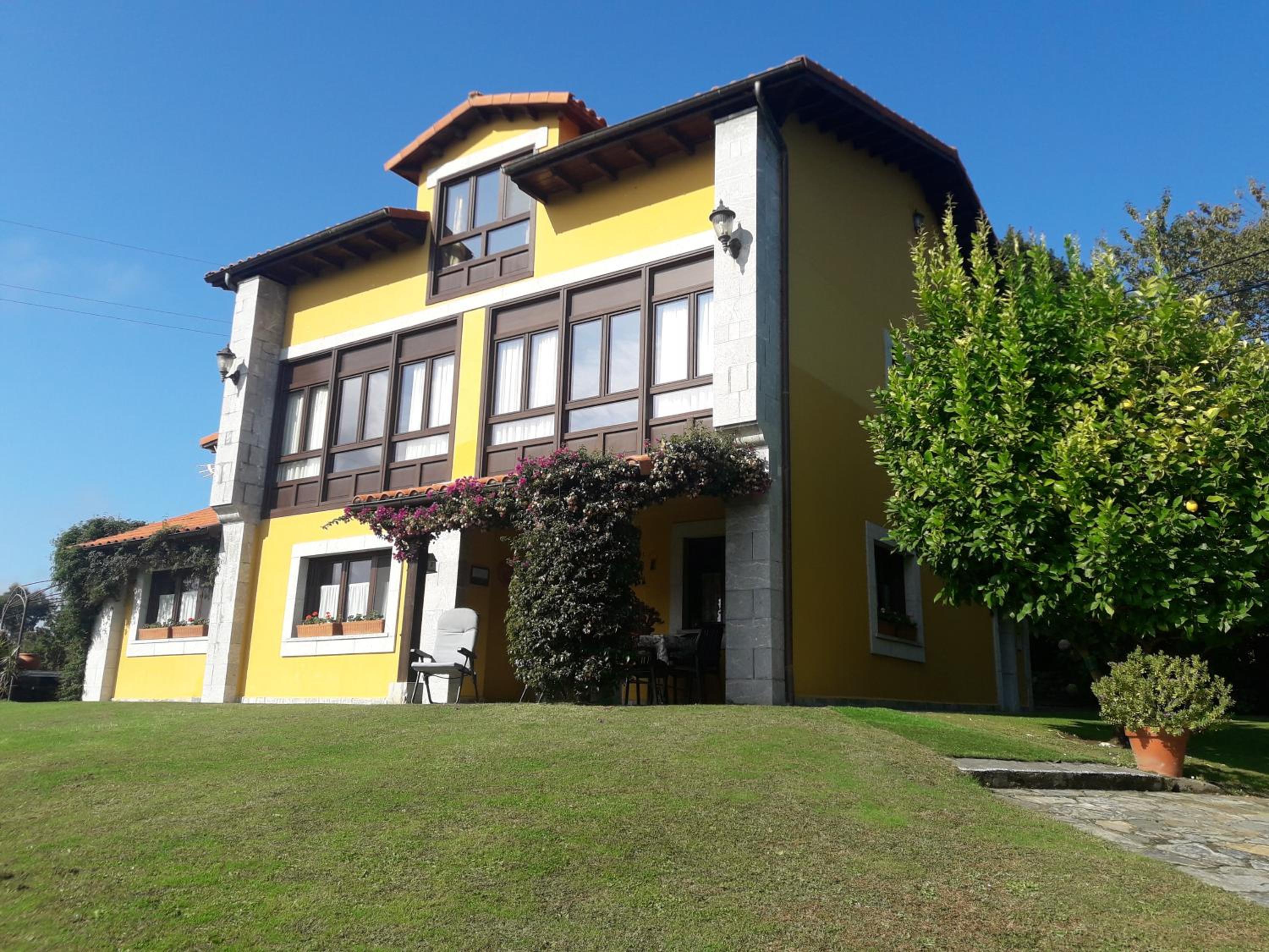 Four-Bedroom House photo 2