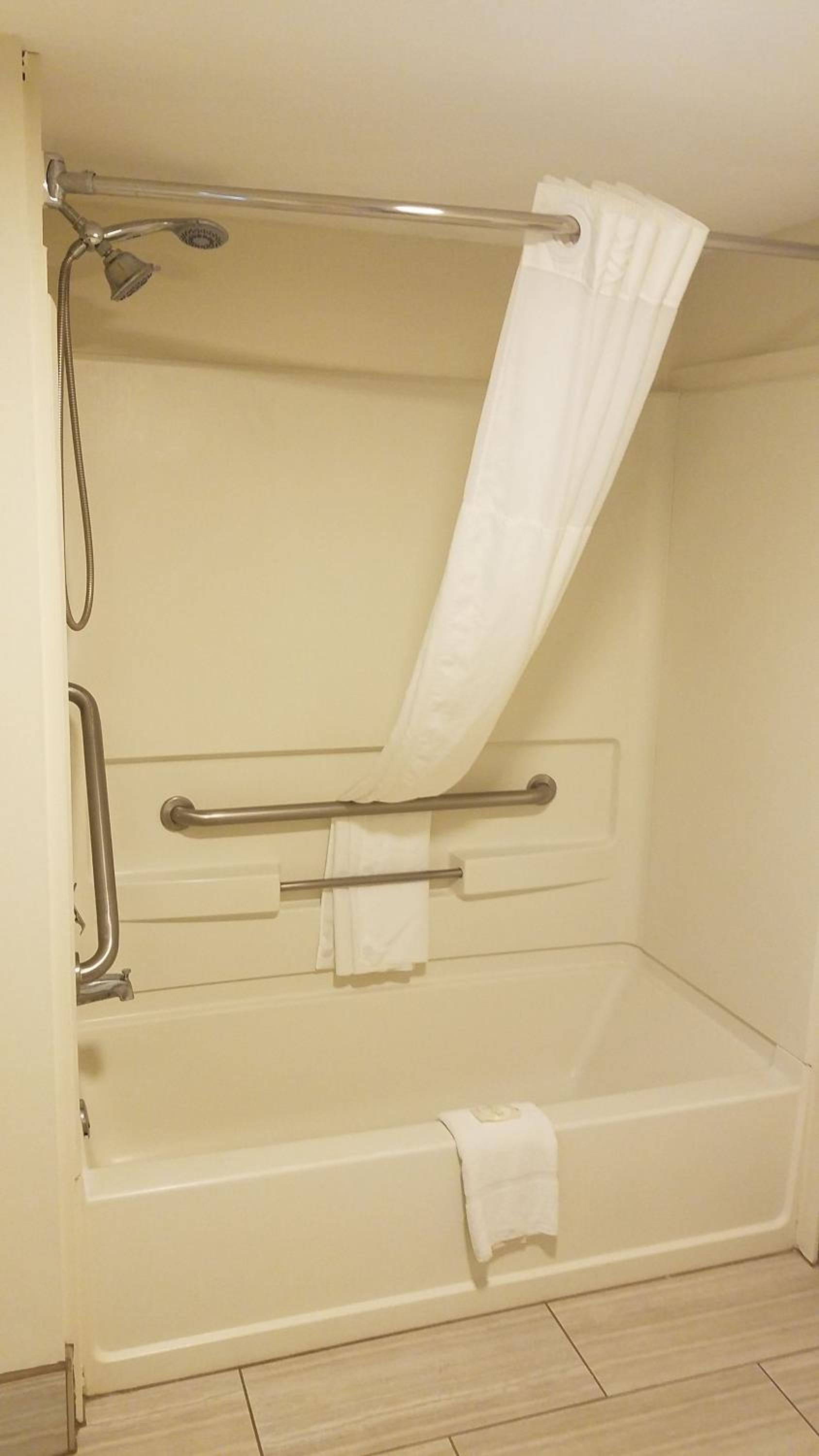 Queen Room - Accessible/Non-Smoking - Photo 3