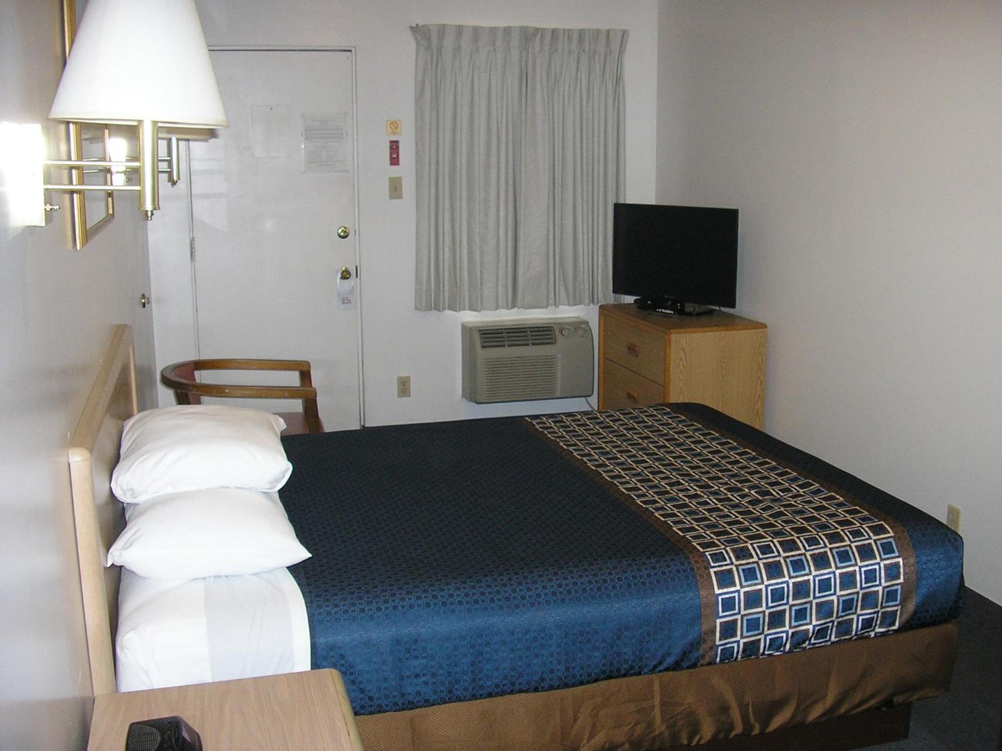 Budget Double Room photo 3