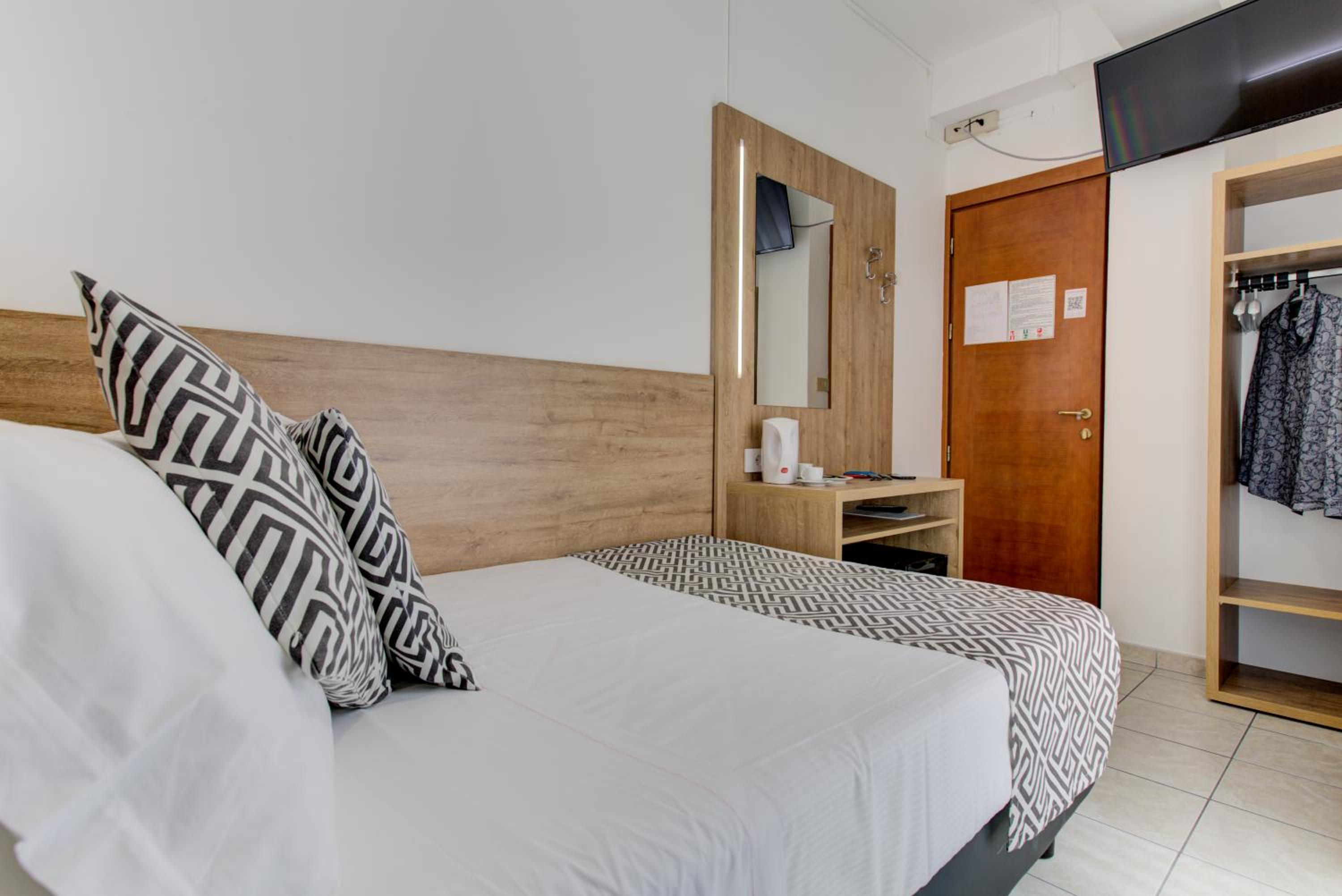 Single Room with French Bed photo 3