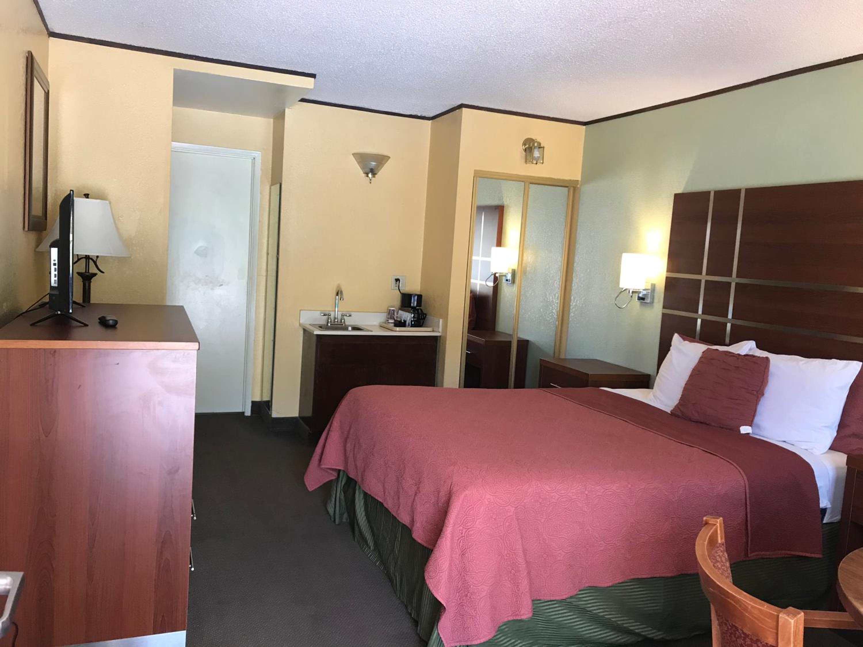 Standard King Room - Photo 6
