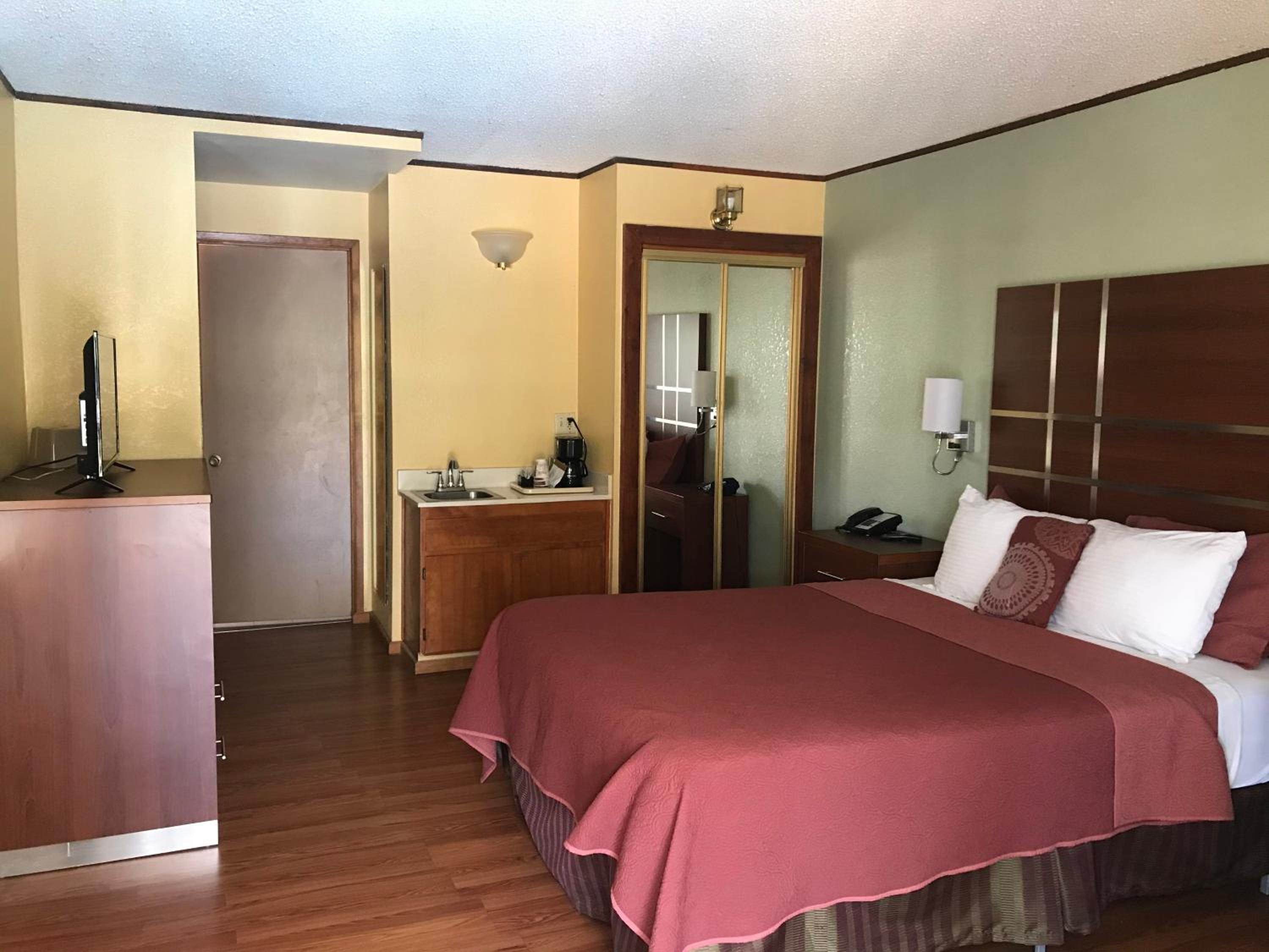 Standard Queen Room - Photo 1