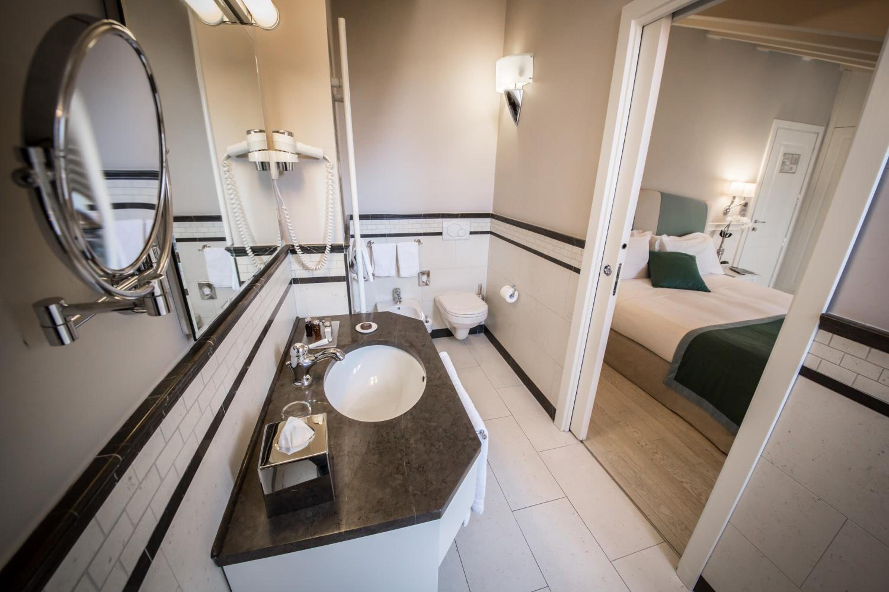 Superior Double Room - Photo 12