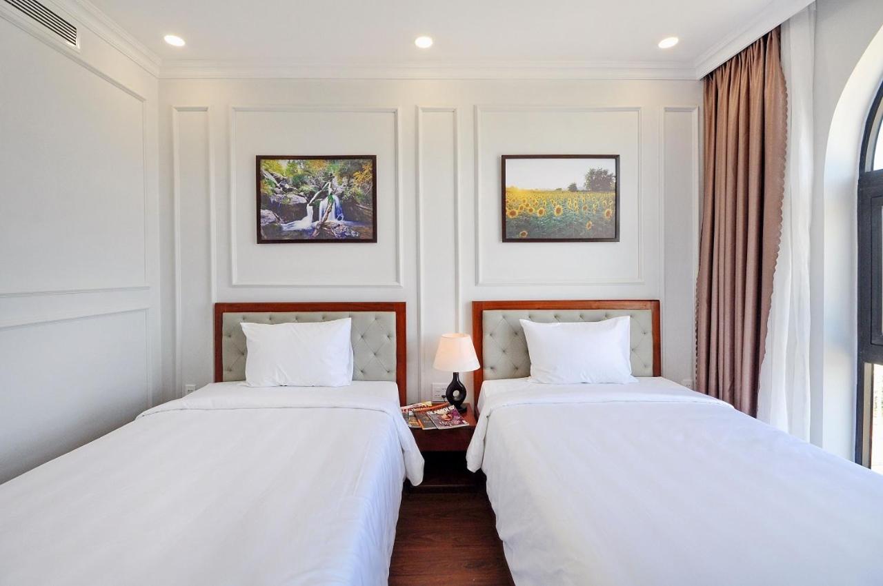 Standard Twin Room with Sea View