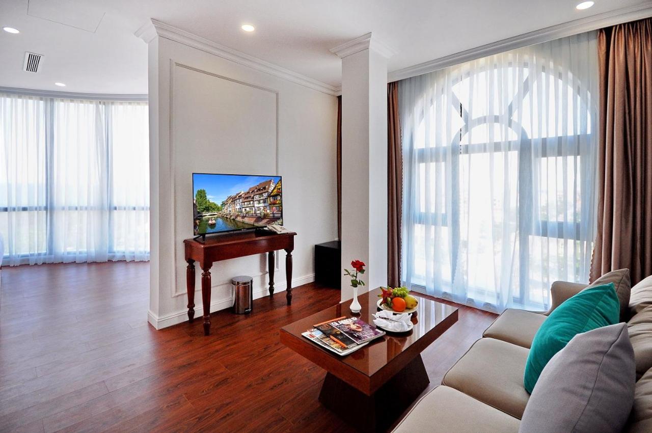 Queen Suite with Sea View - Photo 3