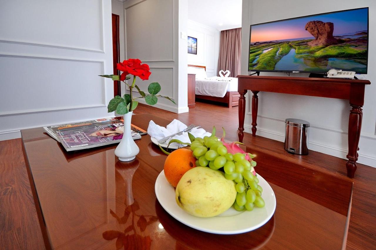 Queen Suite with Sea View - Photo 7