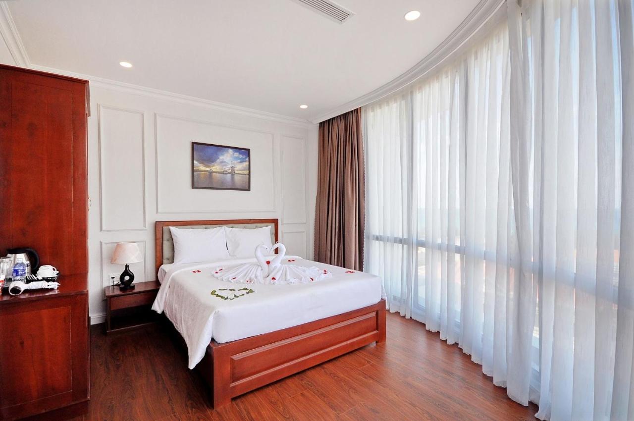 Queen Suite with Sea View - Photo 9