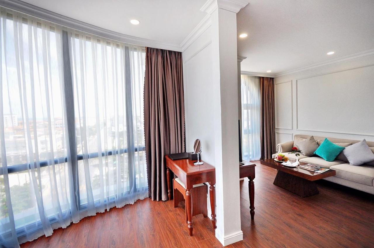 Queen Suite with Sea View - Photo 11