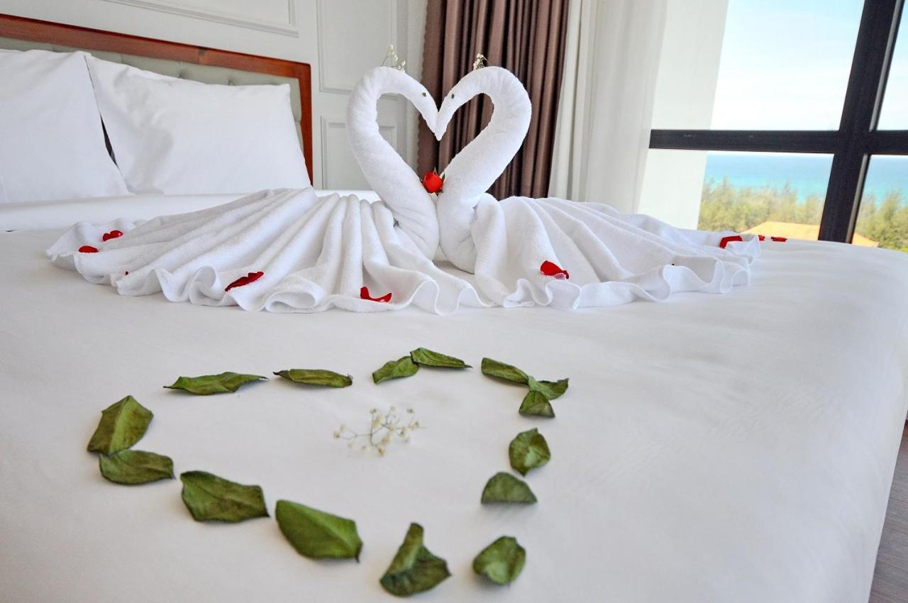 Queen Suite with Sea View - Photo 22