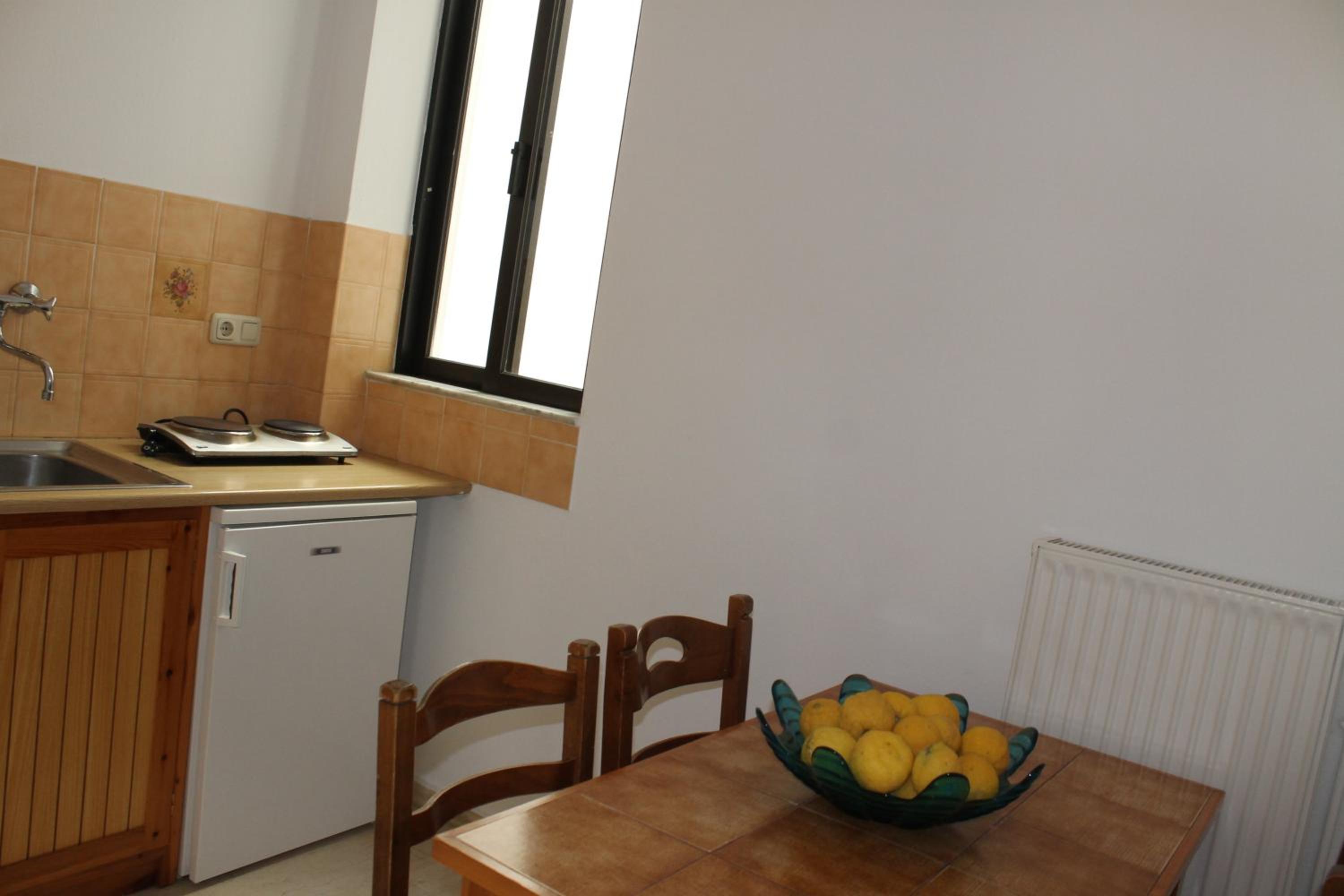 One-Bedroom Apartment (3-4 Adults) photo 3