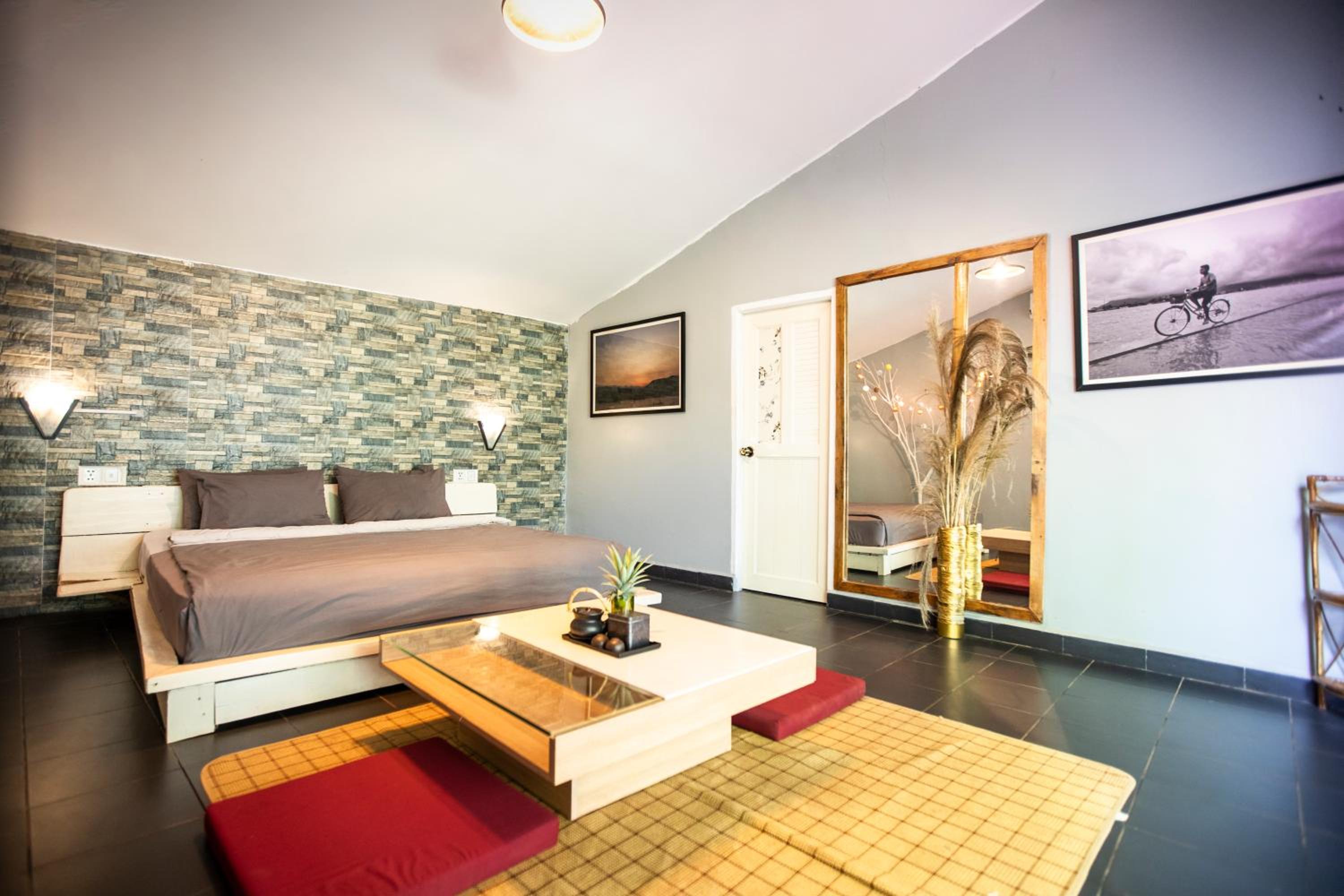 Superior Bungalow photo 1