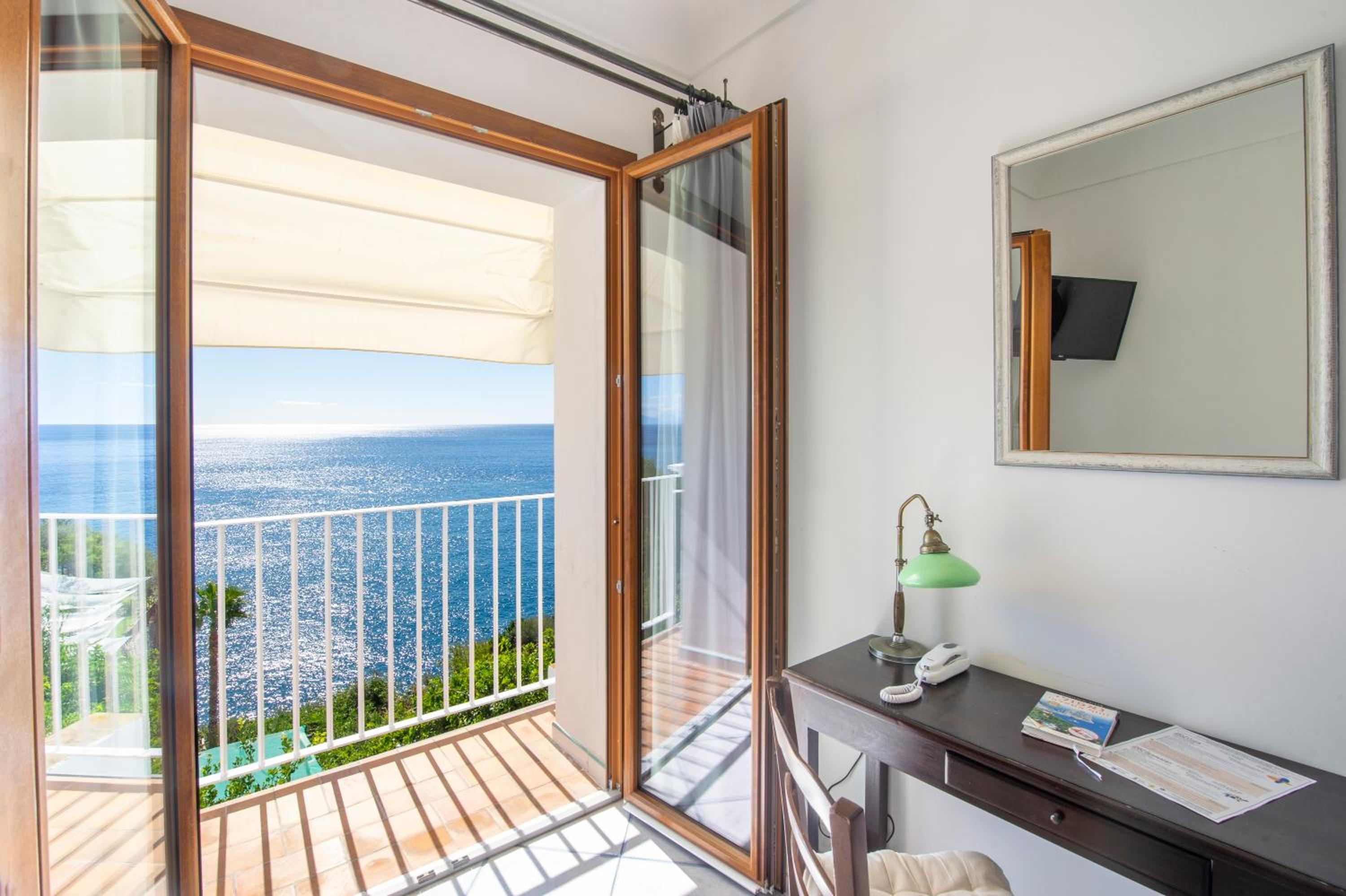 Standard Double Room with Sea View photo 2