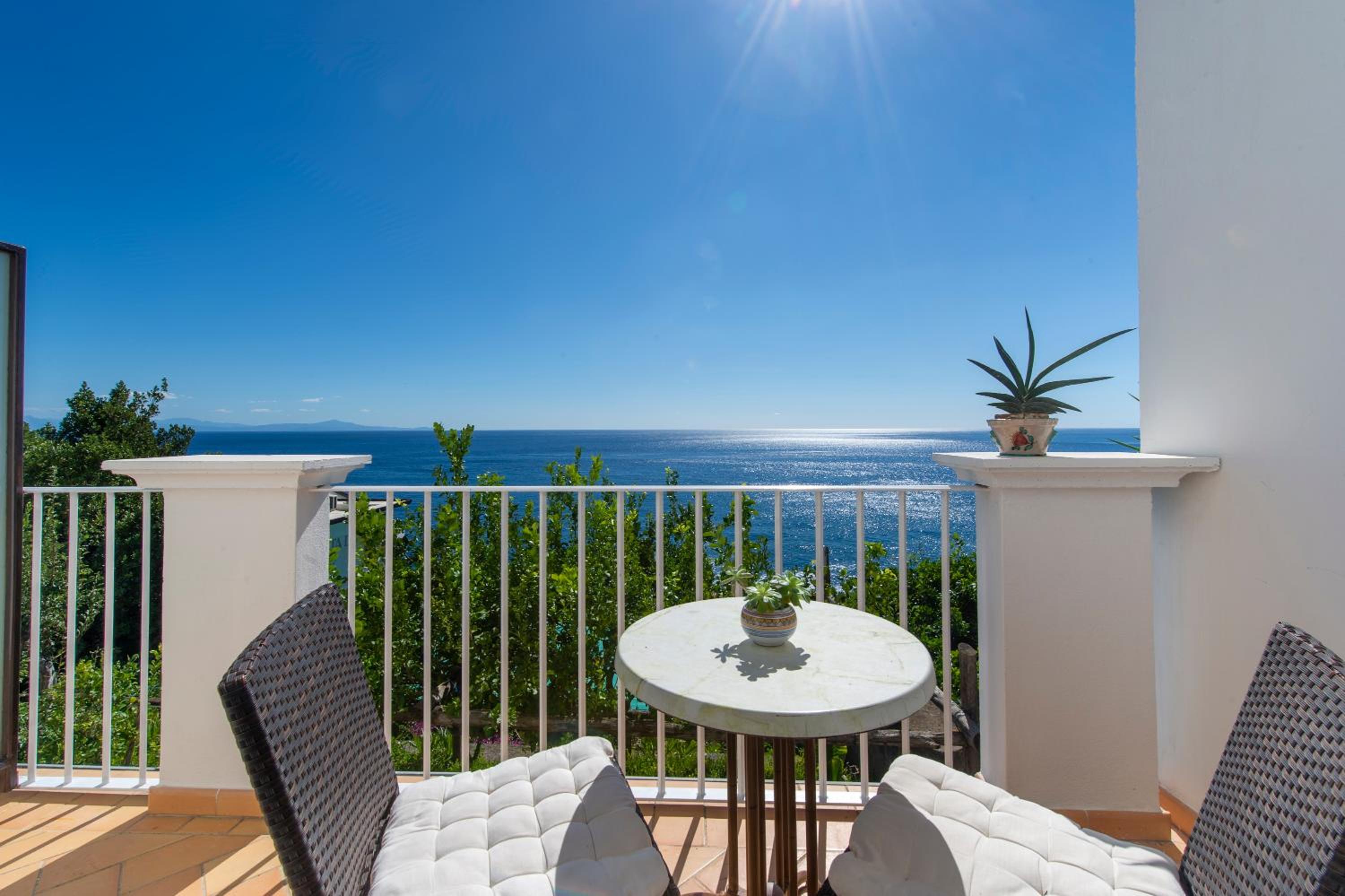 Superior Double Room with Terrace and Sea view  photo 3