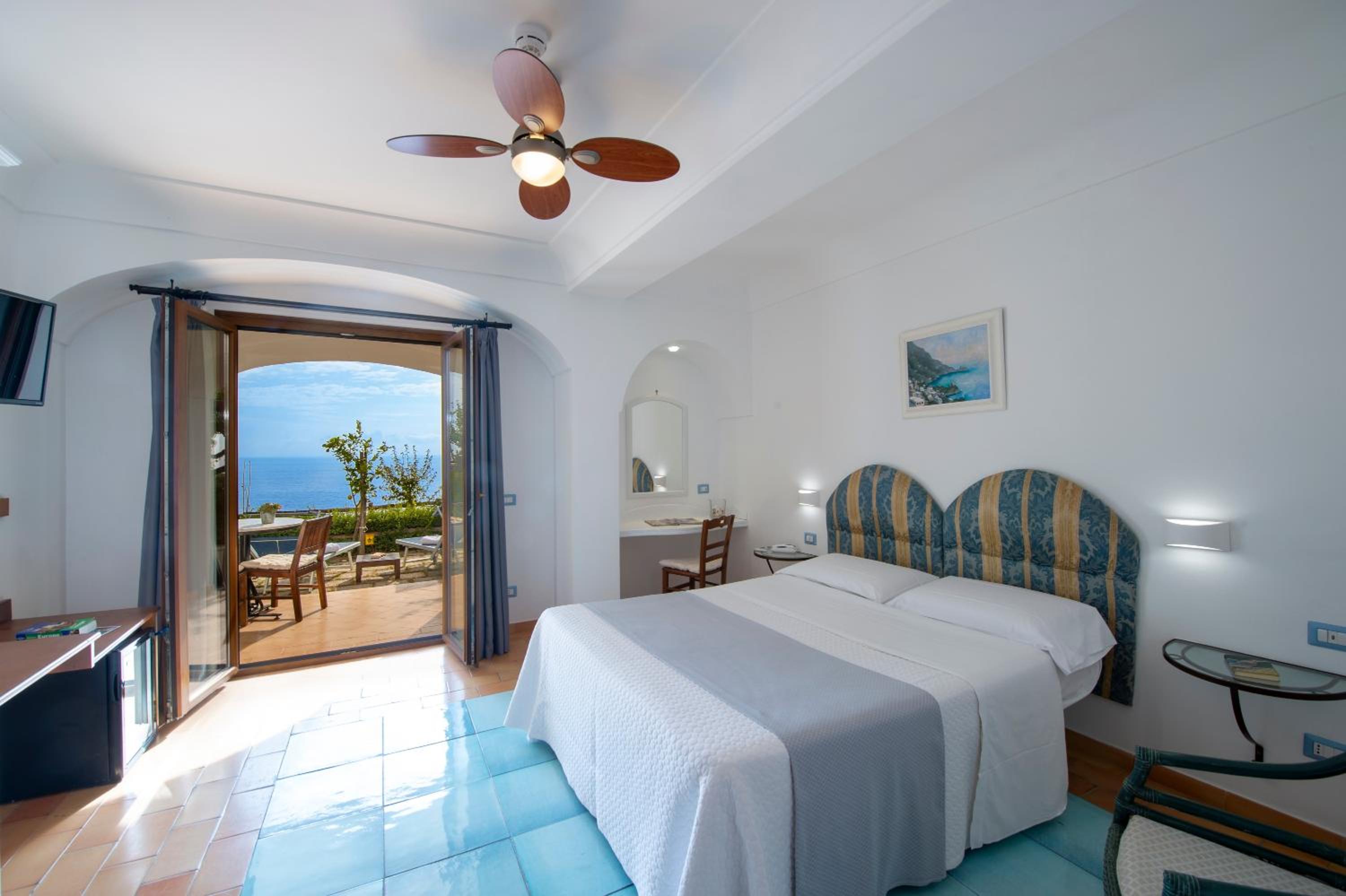 Deluxe Double Room with Patio and Sea View