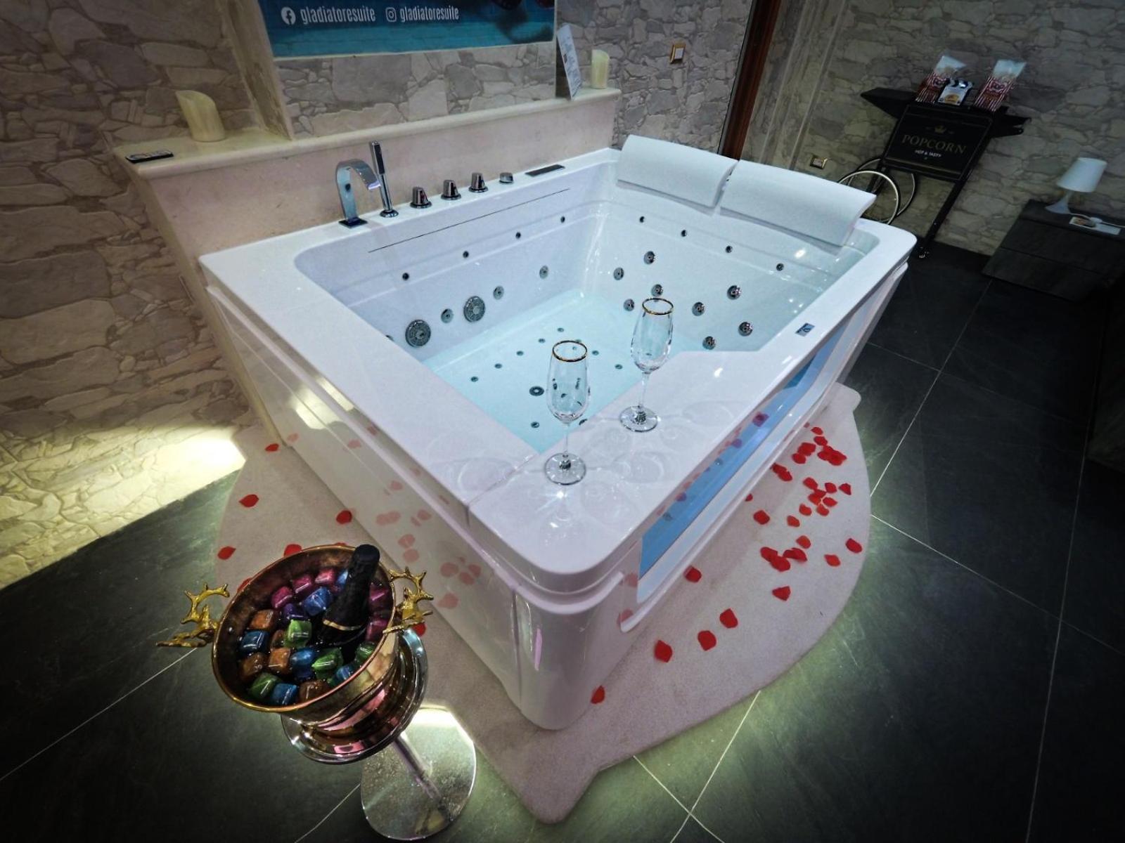 King Suite with Spa Bath photo 2
