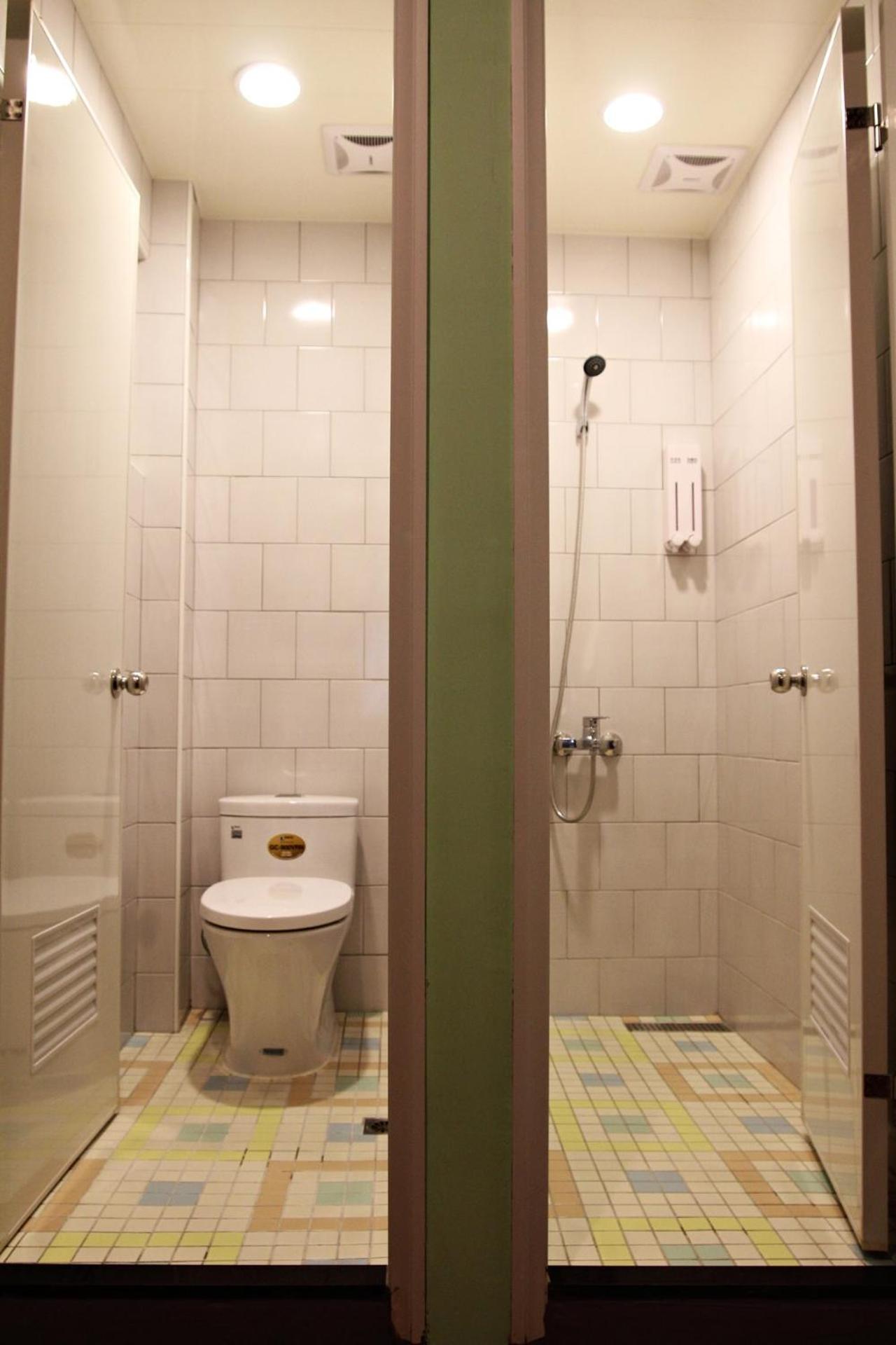 Quadruple Room with Private Bathroom photo 2