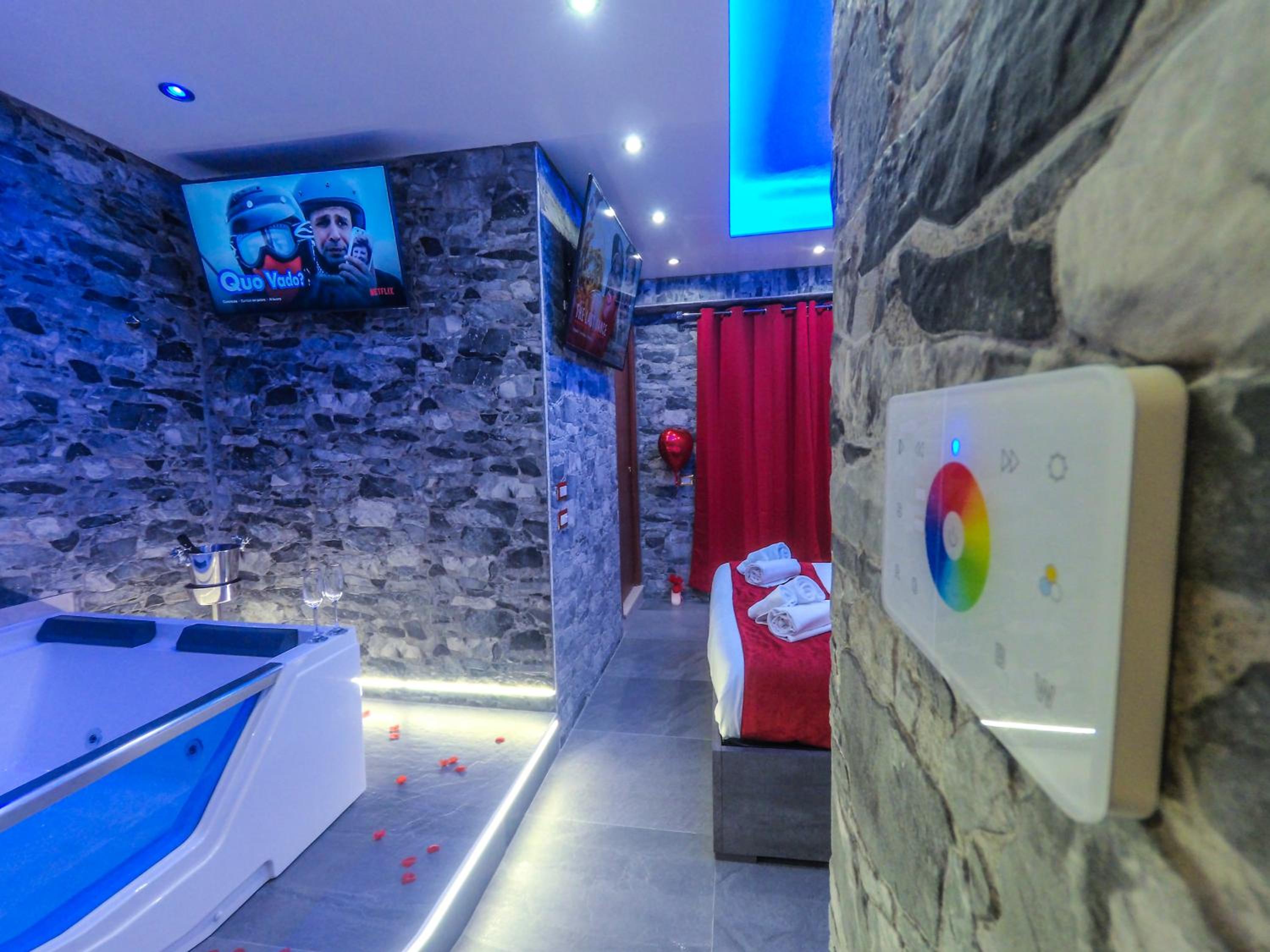 Suite with Spa Bath photo 2